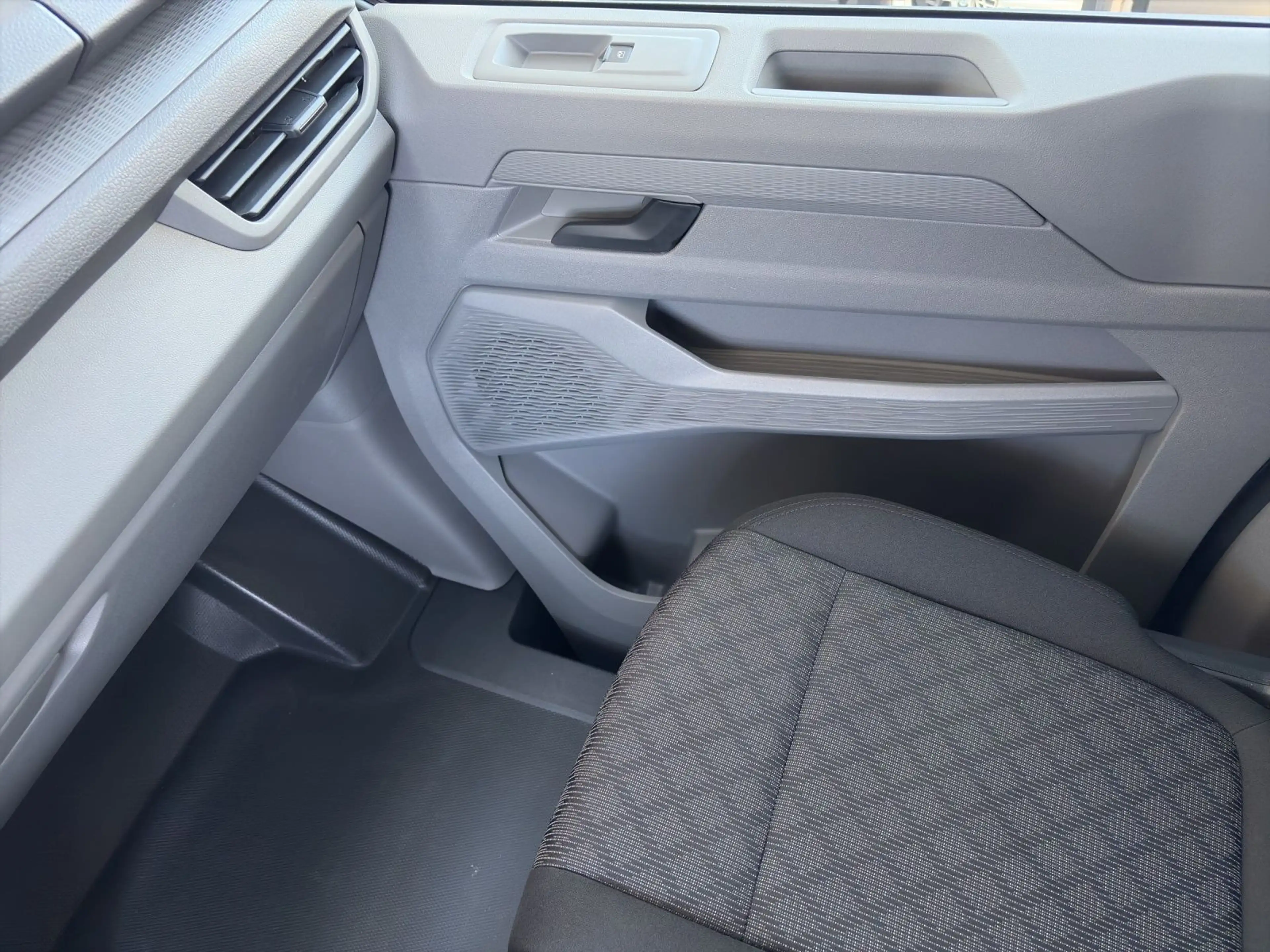 Volkswagen T7 Kombi 2,0 l 110 kW TDI 8-Gan g Automatik Rads — photo 15