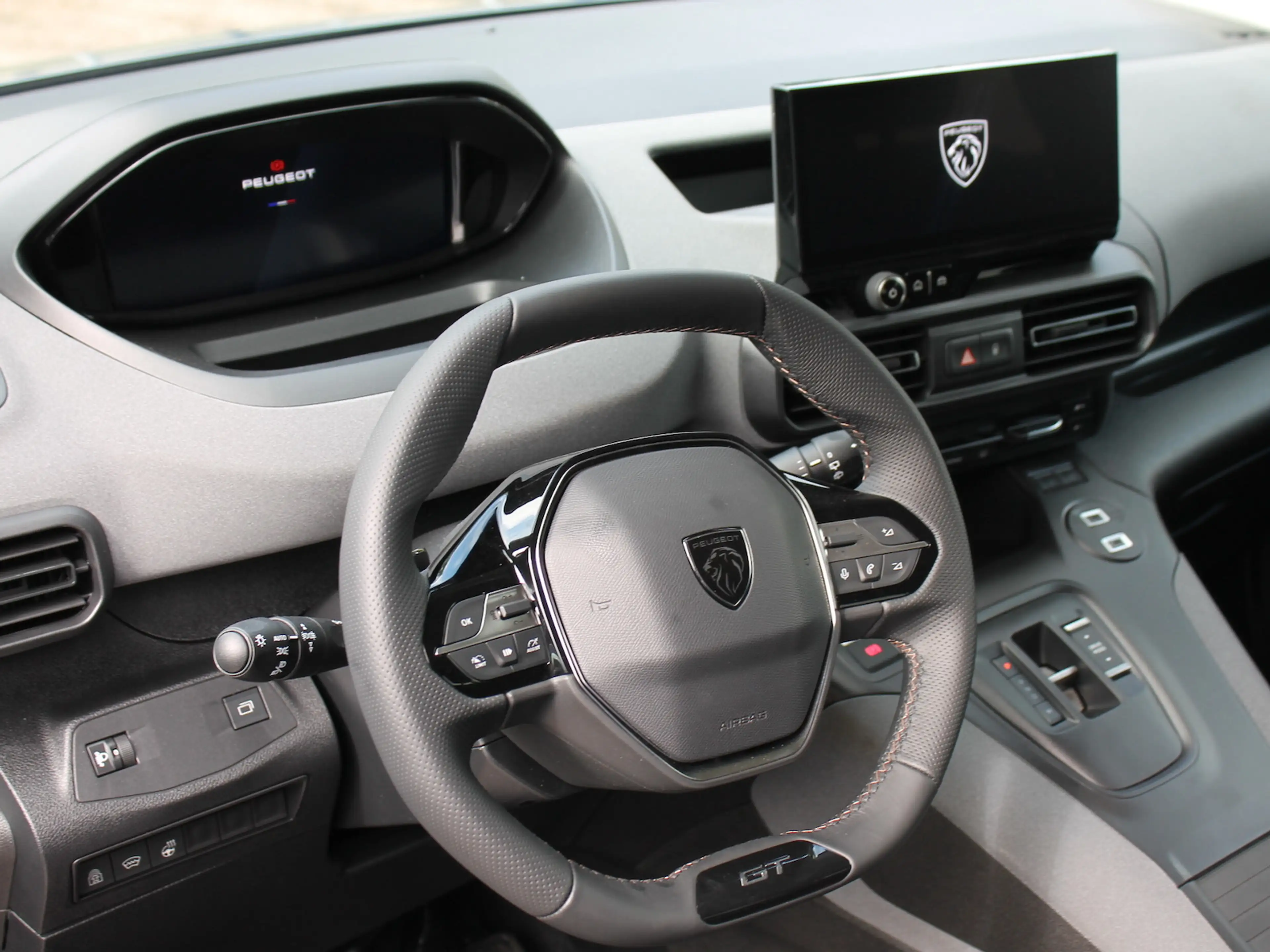 Peugeot Rifter GT Diesel 130 EAT8 ´´ WInter/ Connect Paket — photo 12