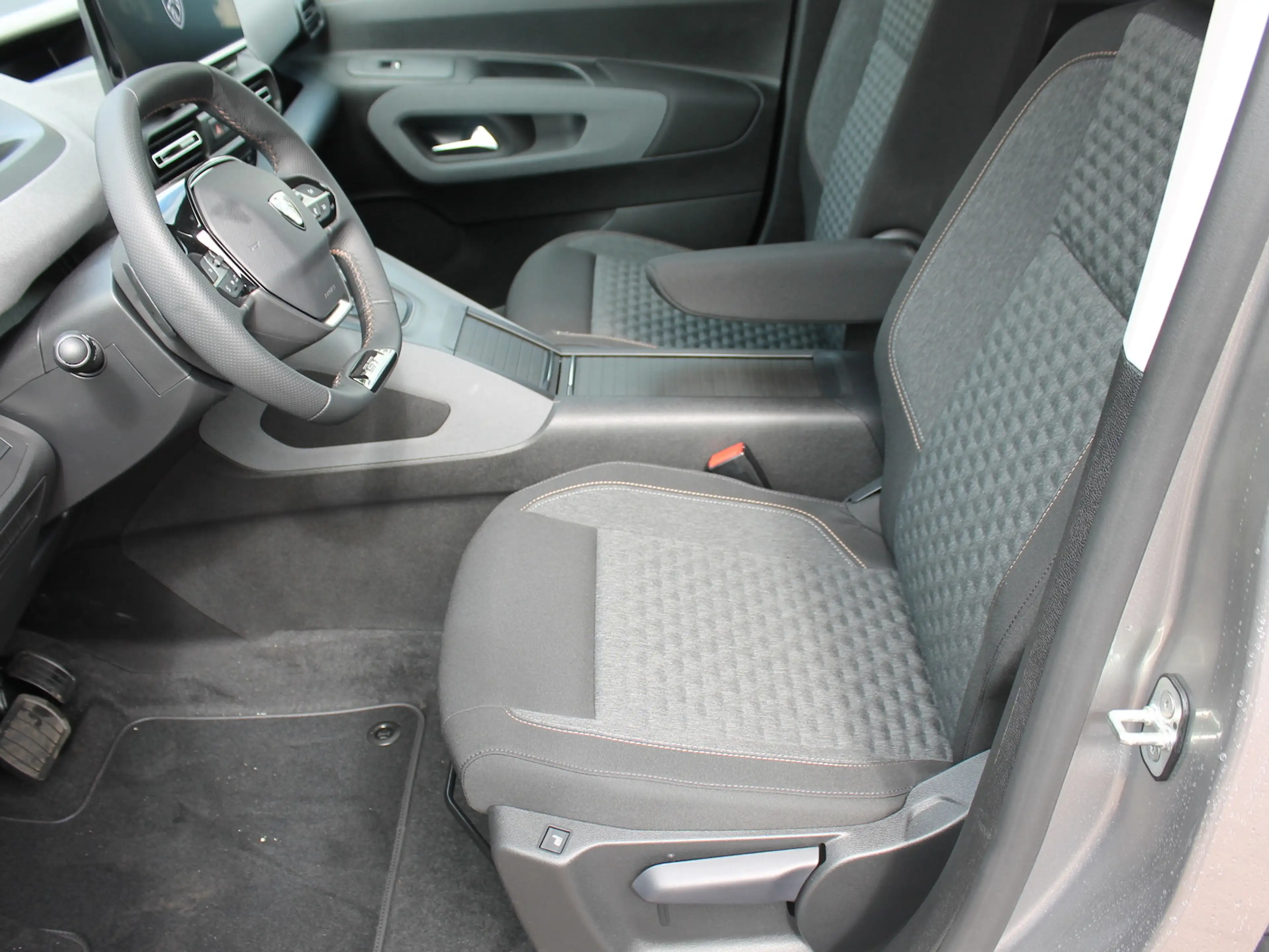 Peugeot Rifter GT Diesel 130 EAT8 ´´ WInter/ Connect Paket — photo 11