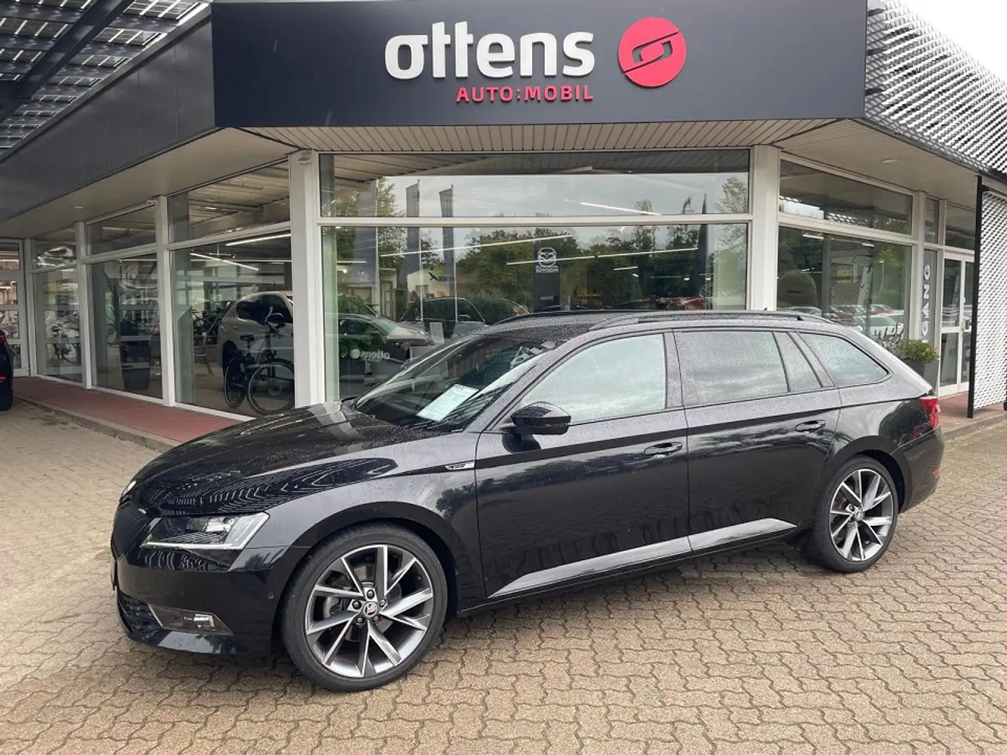 Skoda Superb Combi Sportline; AHK Noir - 1