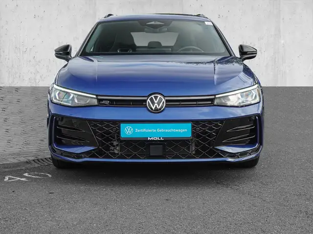 Volkswagen Passat view 3