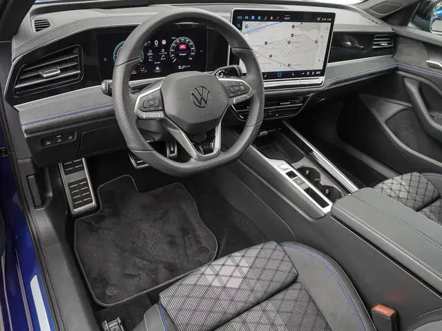 Volkswagen Passat view 10
