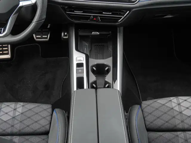 Volkswagen Passat view 14