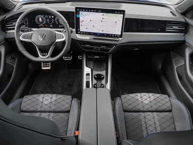 Volkswagen Passat view 11