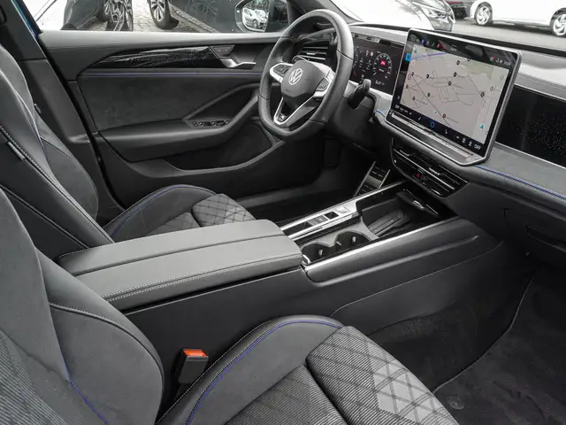 Volkswagen Passat view 9