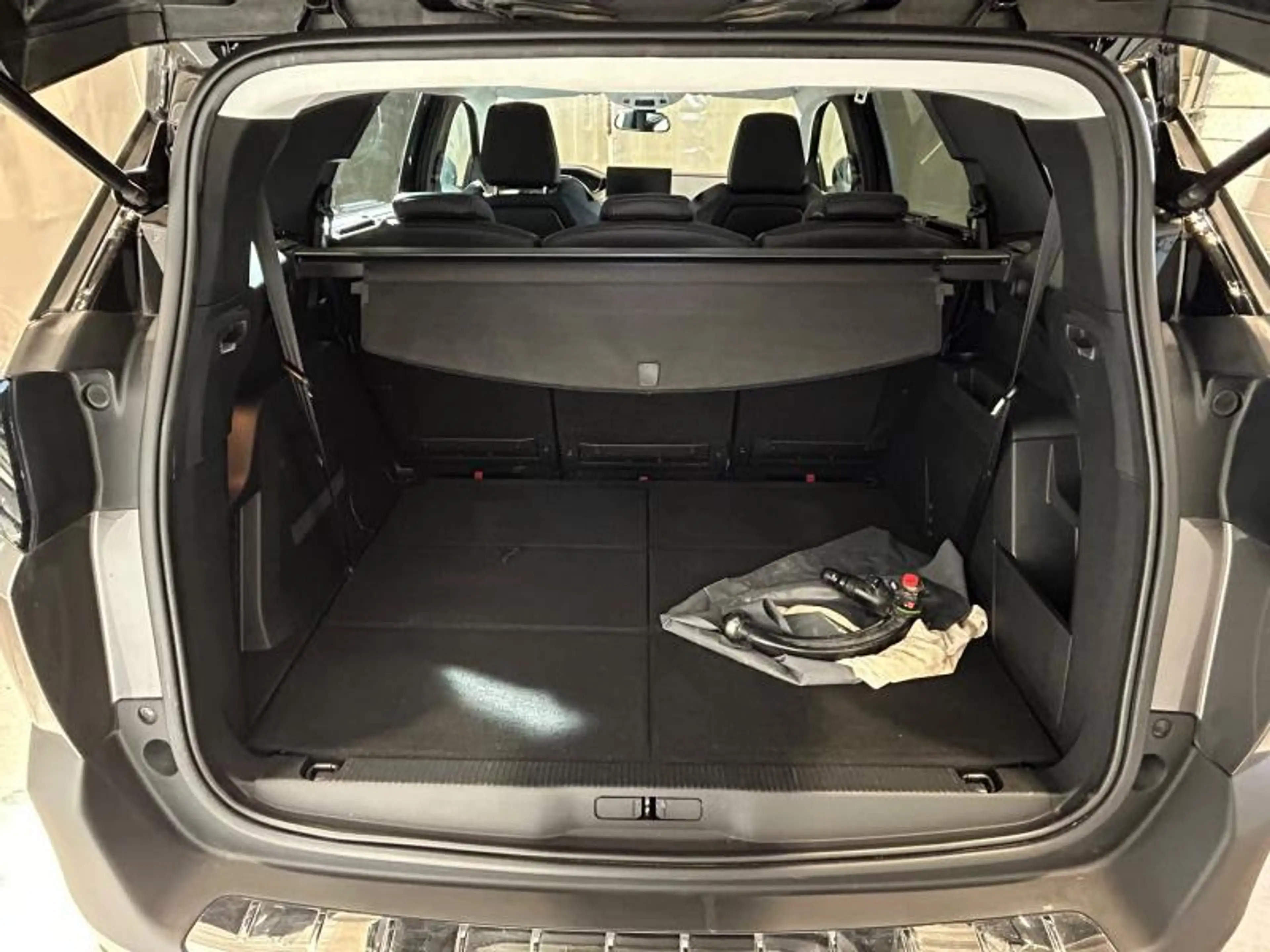 Peugeot 5008 II Roadtrip — photo 14