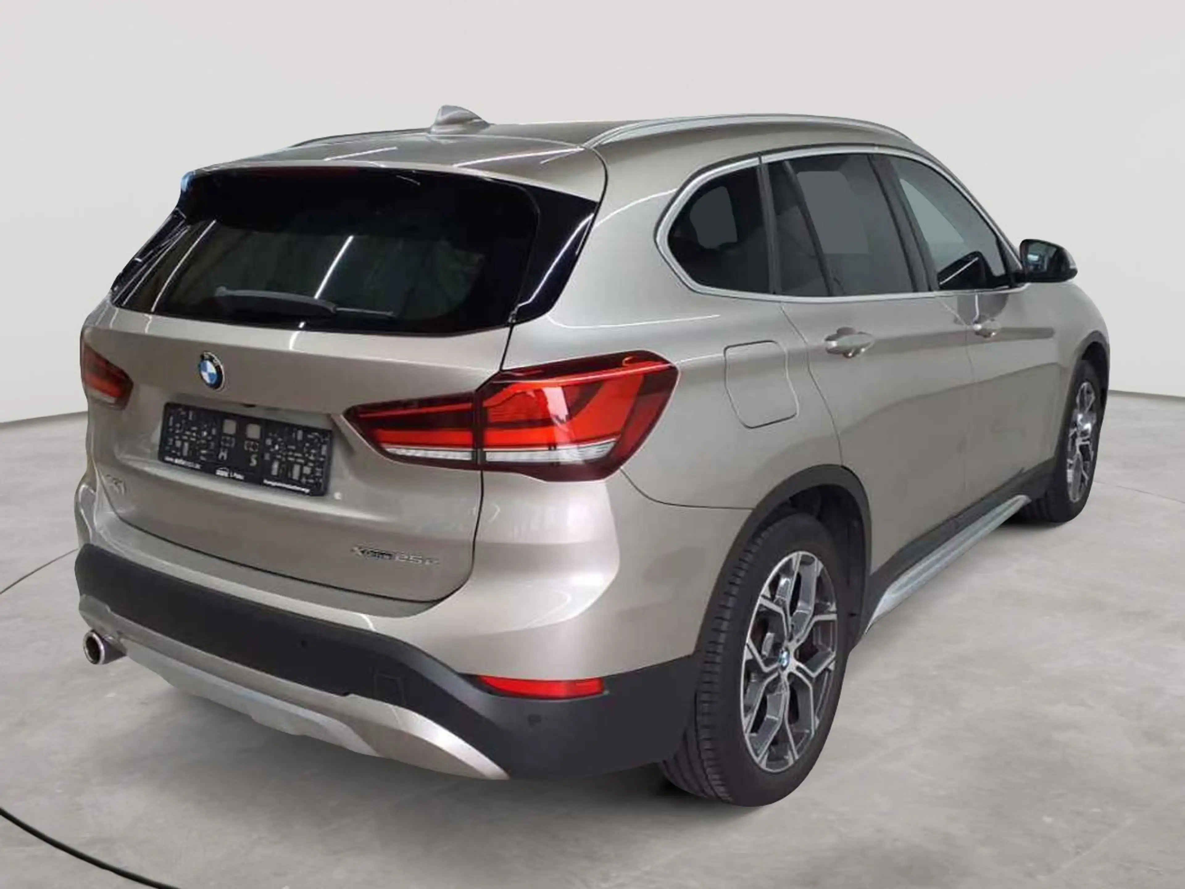 BMW X1 X1 xDrive25e xLine Navi Leder HuD — photo 4