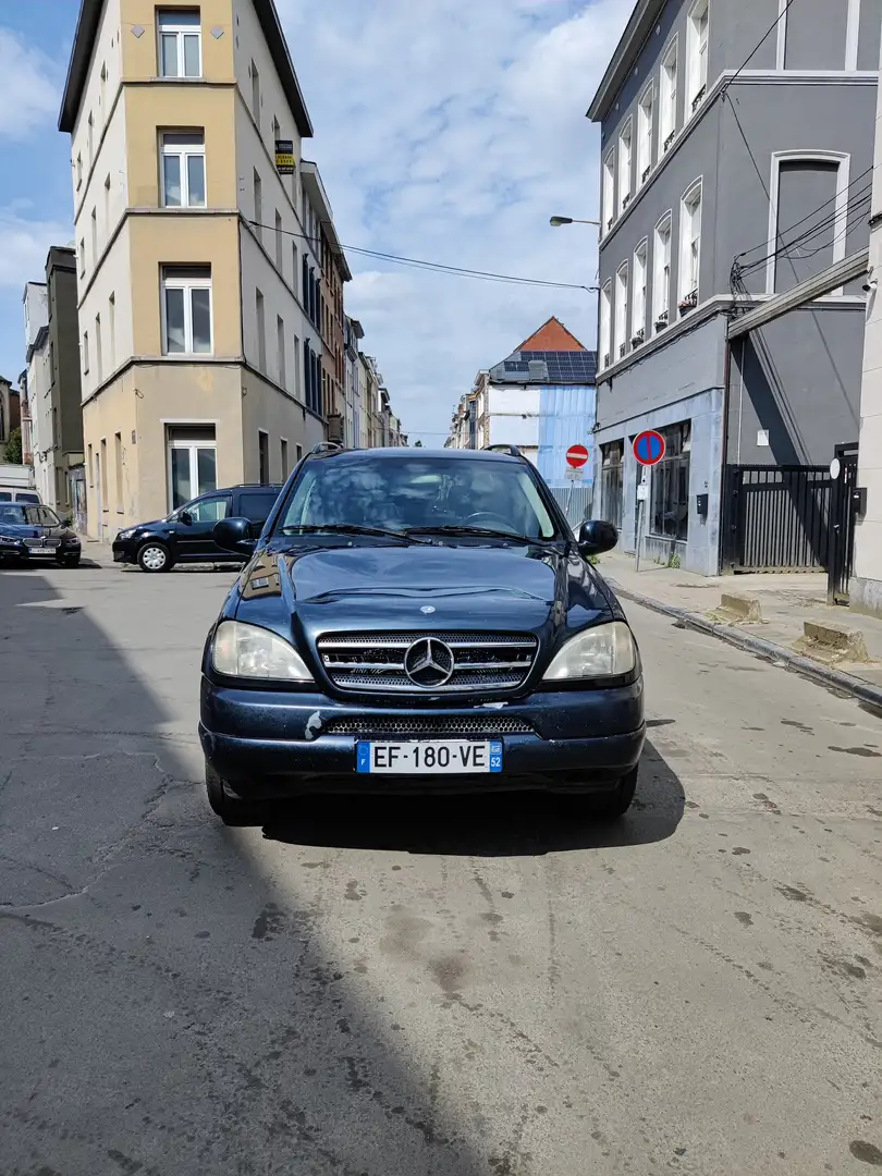 Mercedes-Benz ML 320 3.2i Automatik Bleu - 2