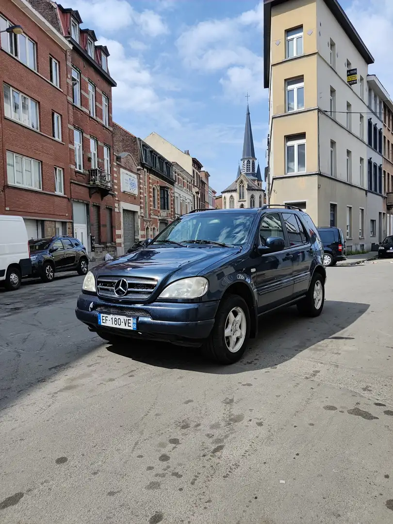 Mercedes-Benz ML 320 3.2i Automatik Bleu - 1