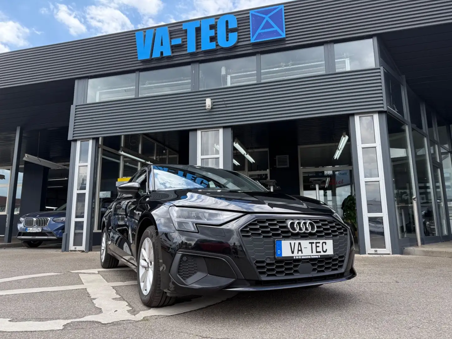 Audi A3 Sportback 30 TFSI S-Tronic /SHZ/NAVI/CARPLAY Zwart - 1