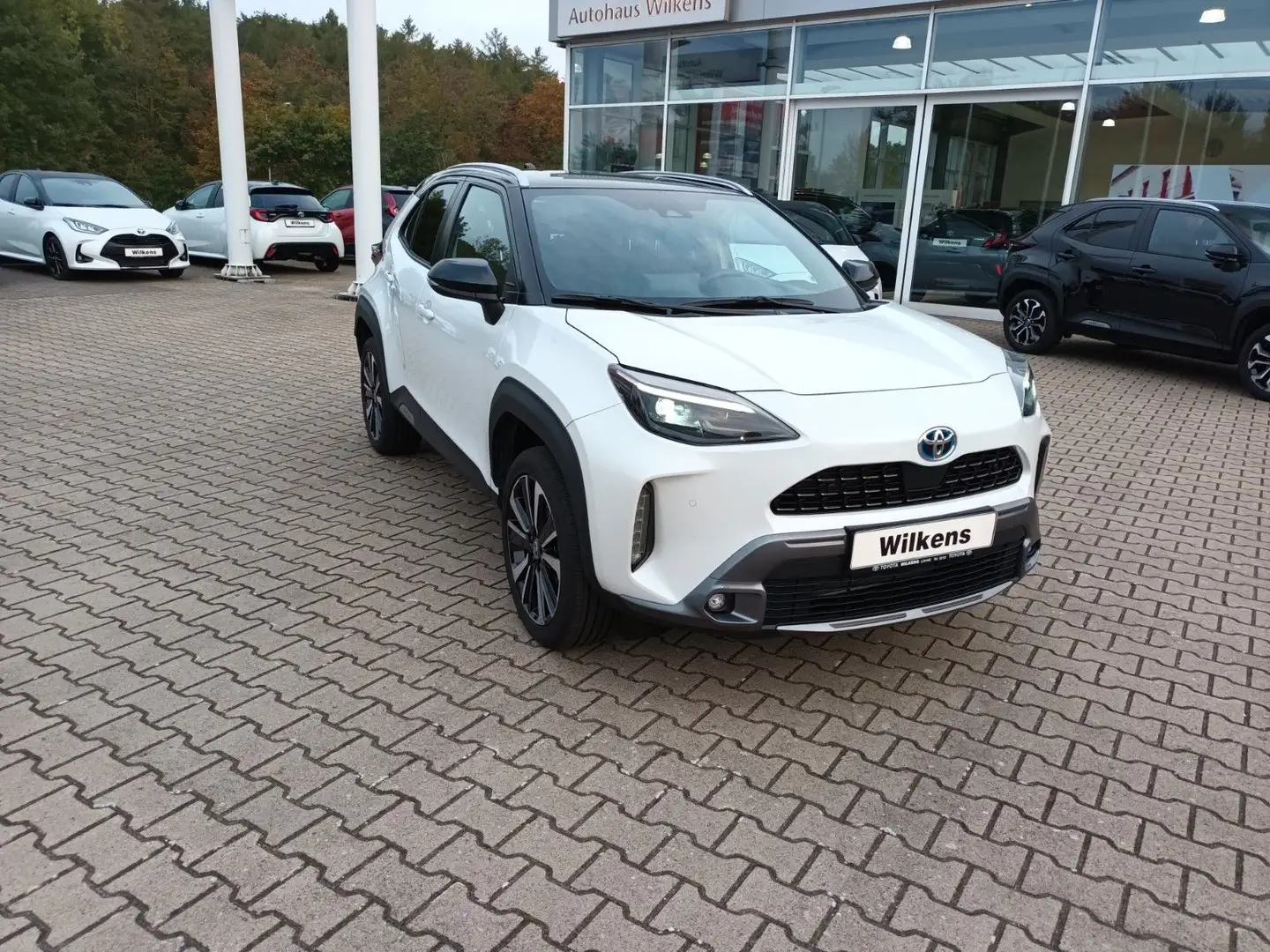 Toyota Yaris Cross Premier Edition Allrad Weiß - 1
