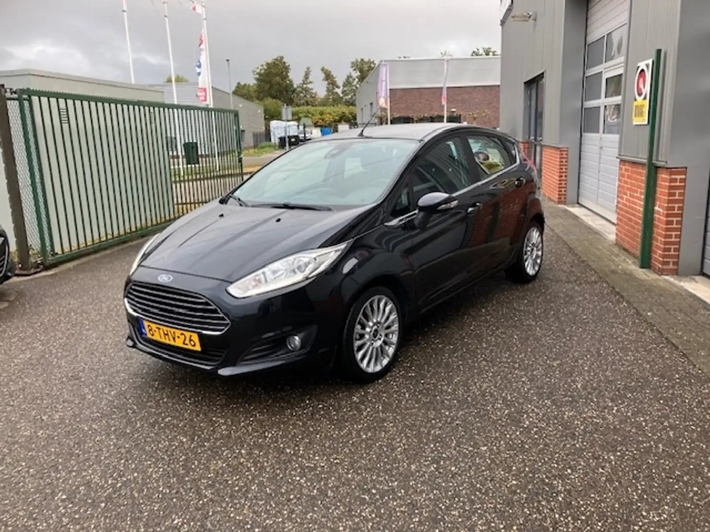 Ford Fiesta 1.0 EcoB. Titanium Zwart - 1