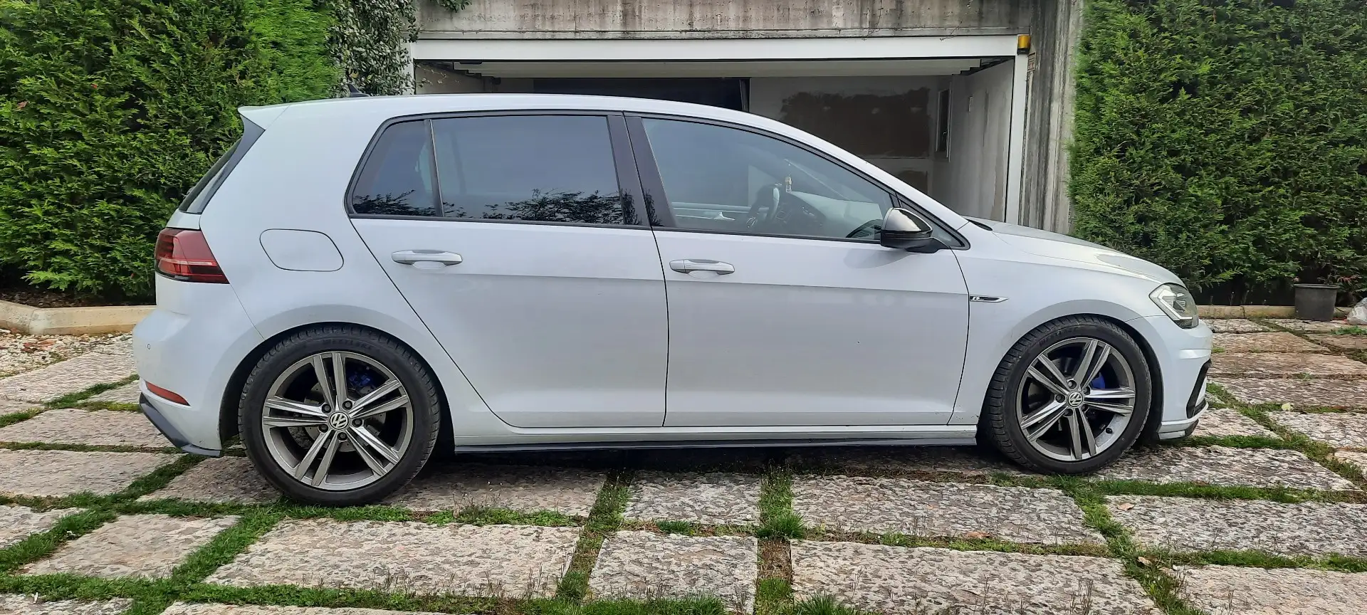 Volkswagen Golf 5p 1.6 tdi 115cv alestimento  Rline - 2