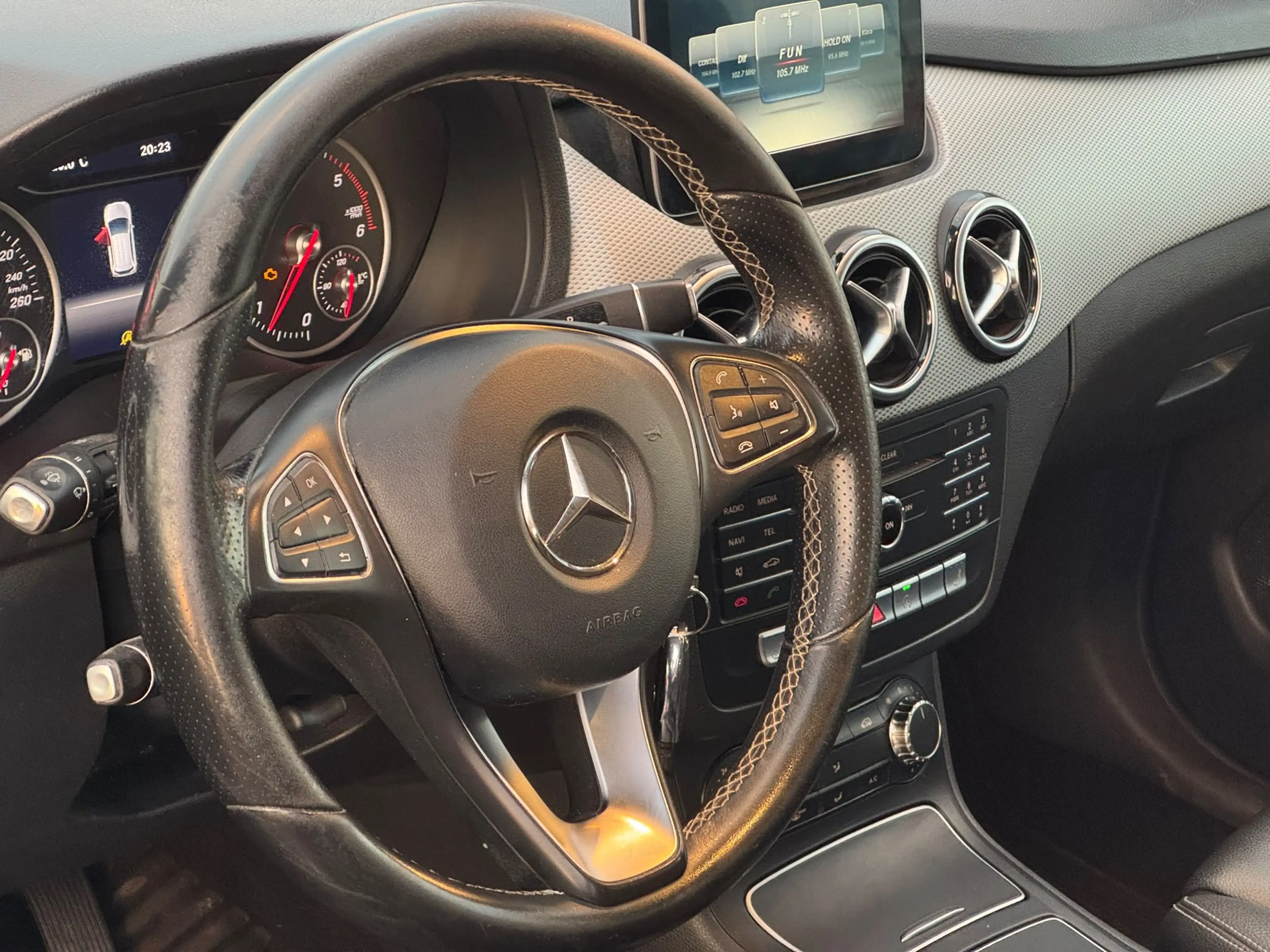 Mercedes-Benz B 200 B 200 d — photo 13