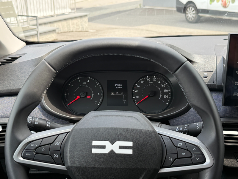 Dacia Sandero Expression SCe 65 — photo 11
