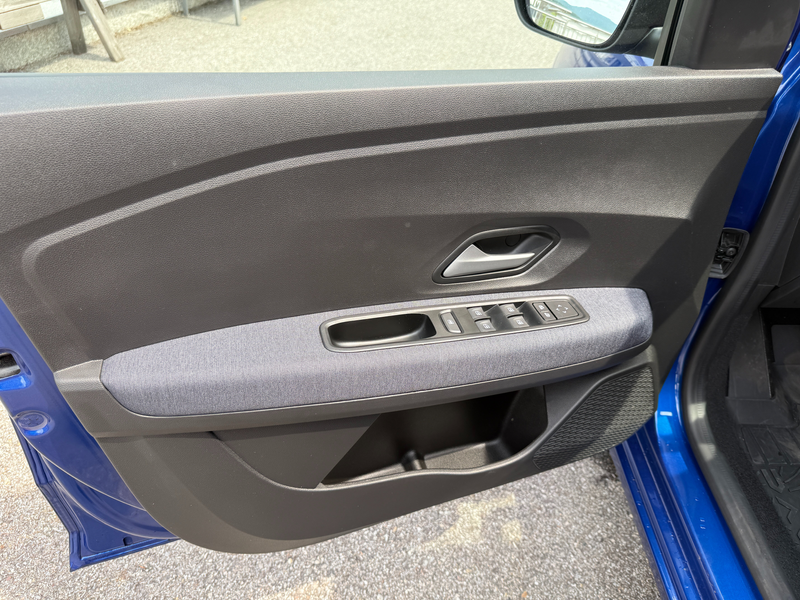 Dacia Sandero Expression SCe 65 — photo 8