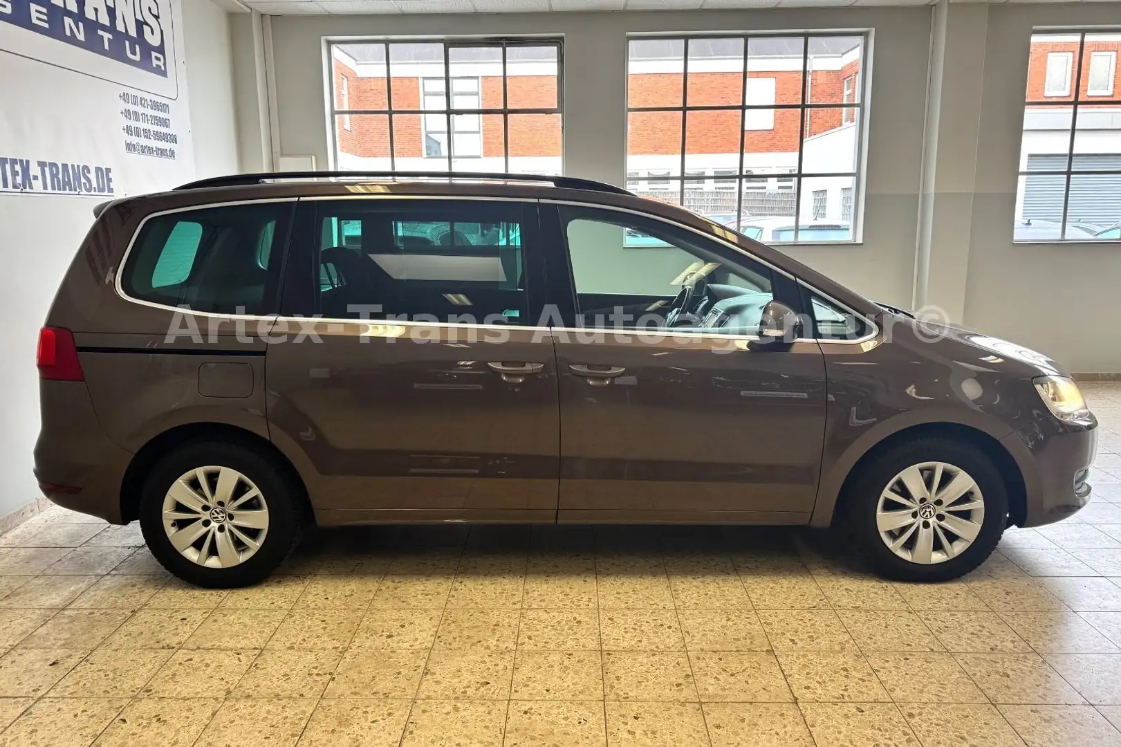 Volkswagen Sharan /NAVI/PDC/TEMPOMAT/SHZ/ALU/ALLWETTERREIFEN Braun - 2