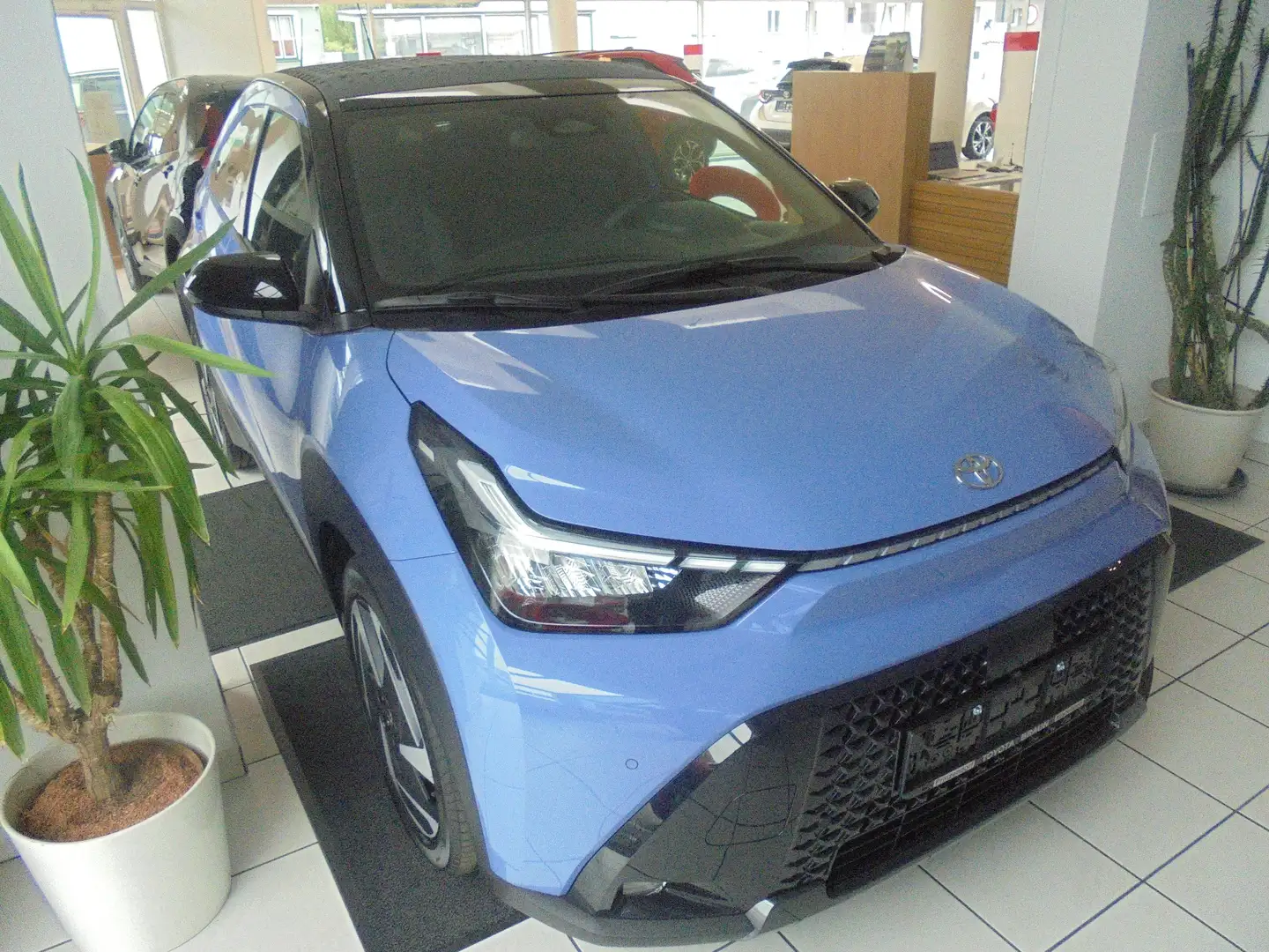 Toyota Aygo X Hybrid Lounge Blau - 1