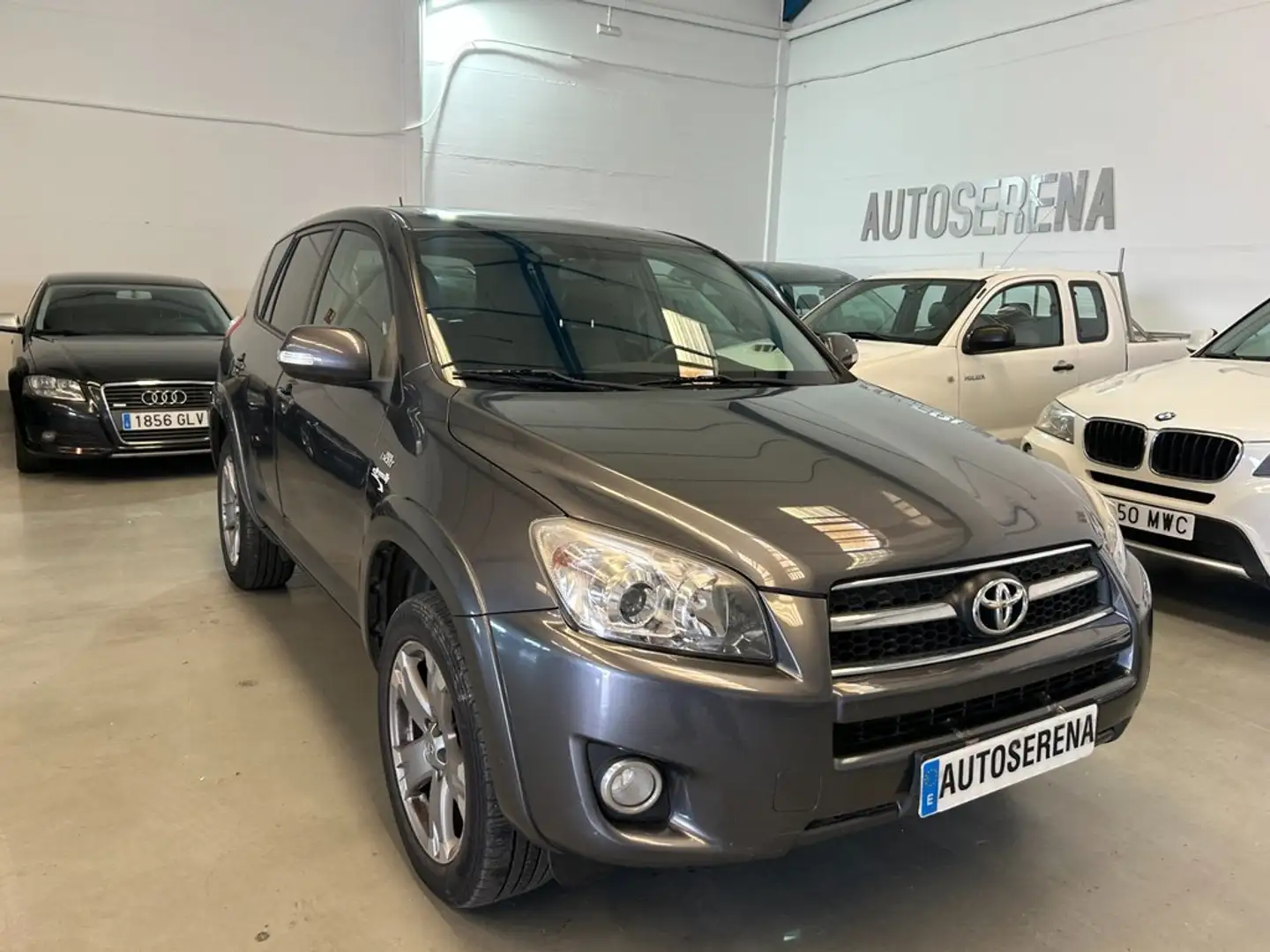 Toyota RAV 4 2.2 D-4D Executive 4x4 Gris - 1