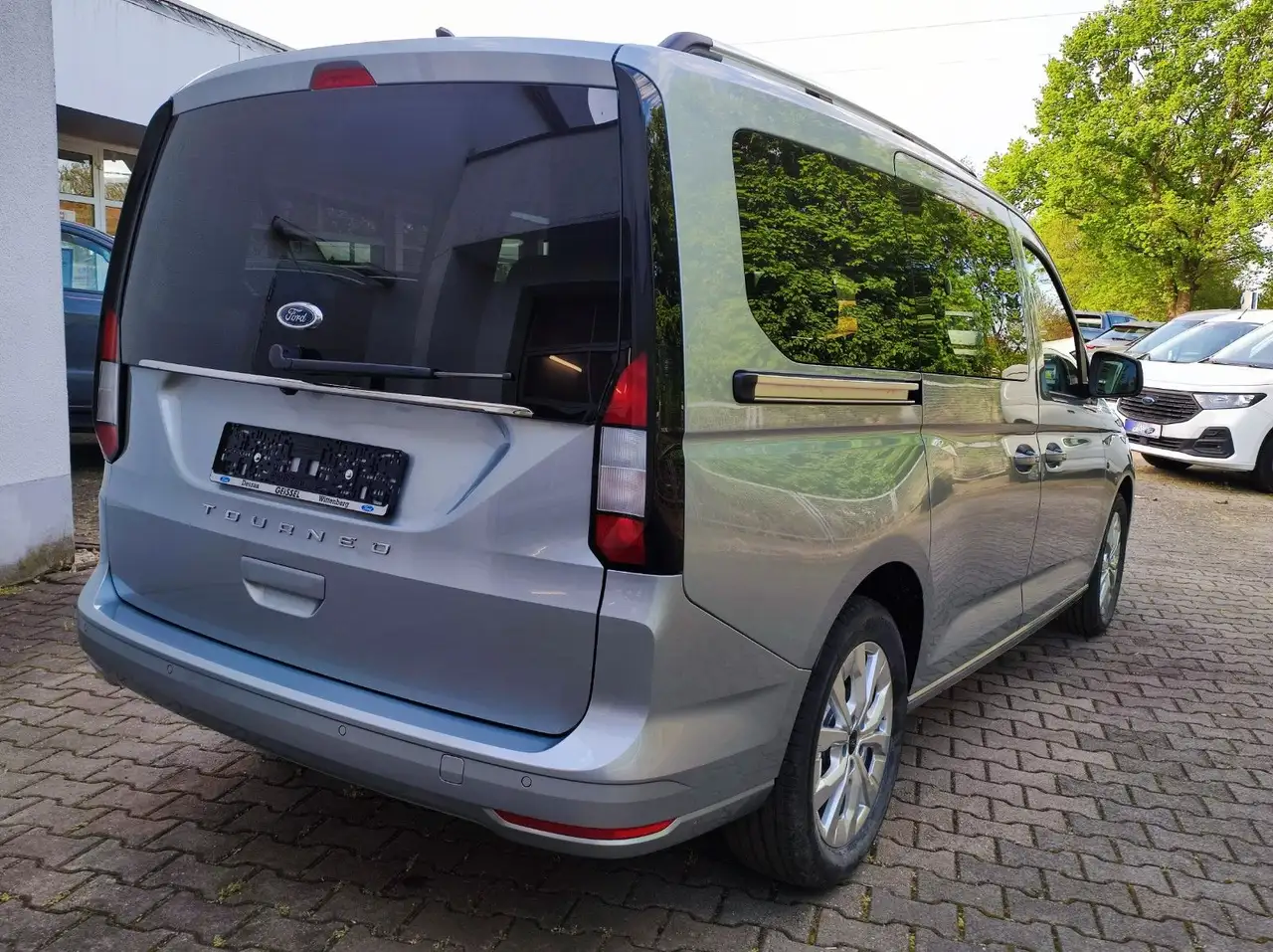 Ford Grand Tourneo 2026 — фото 7