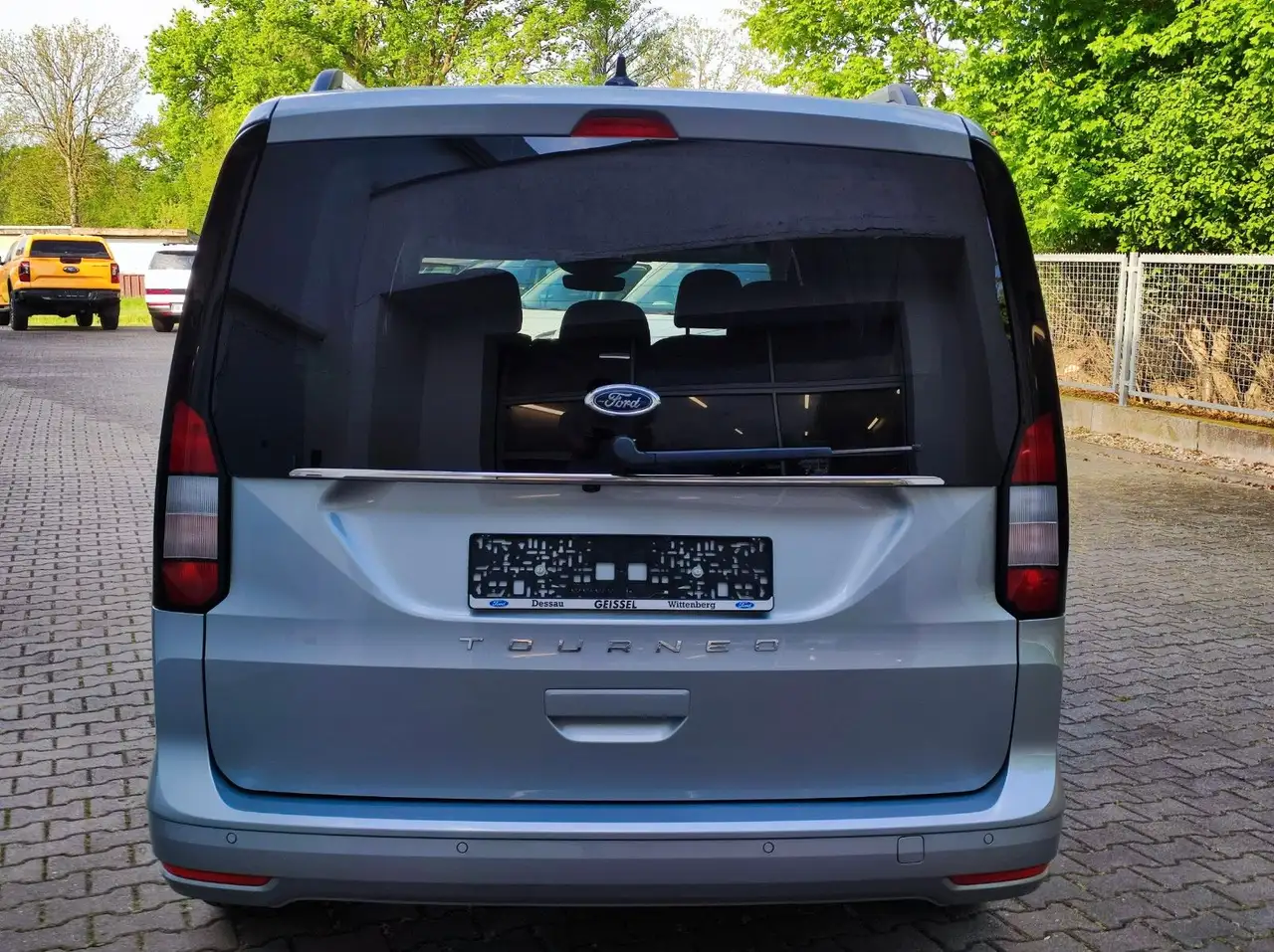 Ford Grand Tourneo 2026 — фото 6