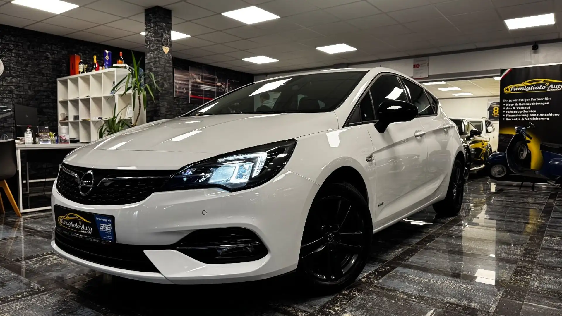 Opel Astra K Lim. 5-trg. Design & Tech Start/Stop/Nav Weiß - 1