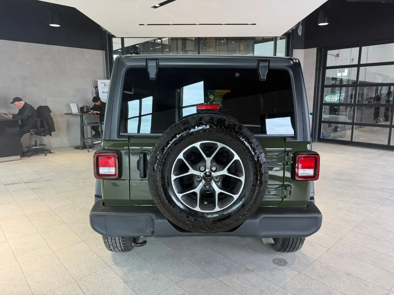 Jeep Wrangler снимка Jeep Wrangler