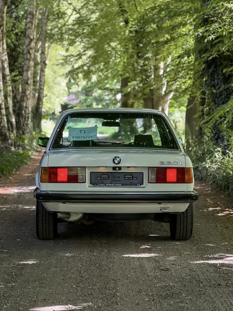 BMW 320 i Blanc - 2