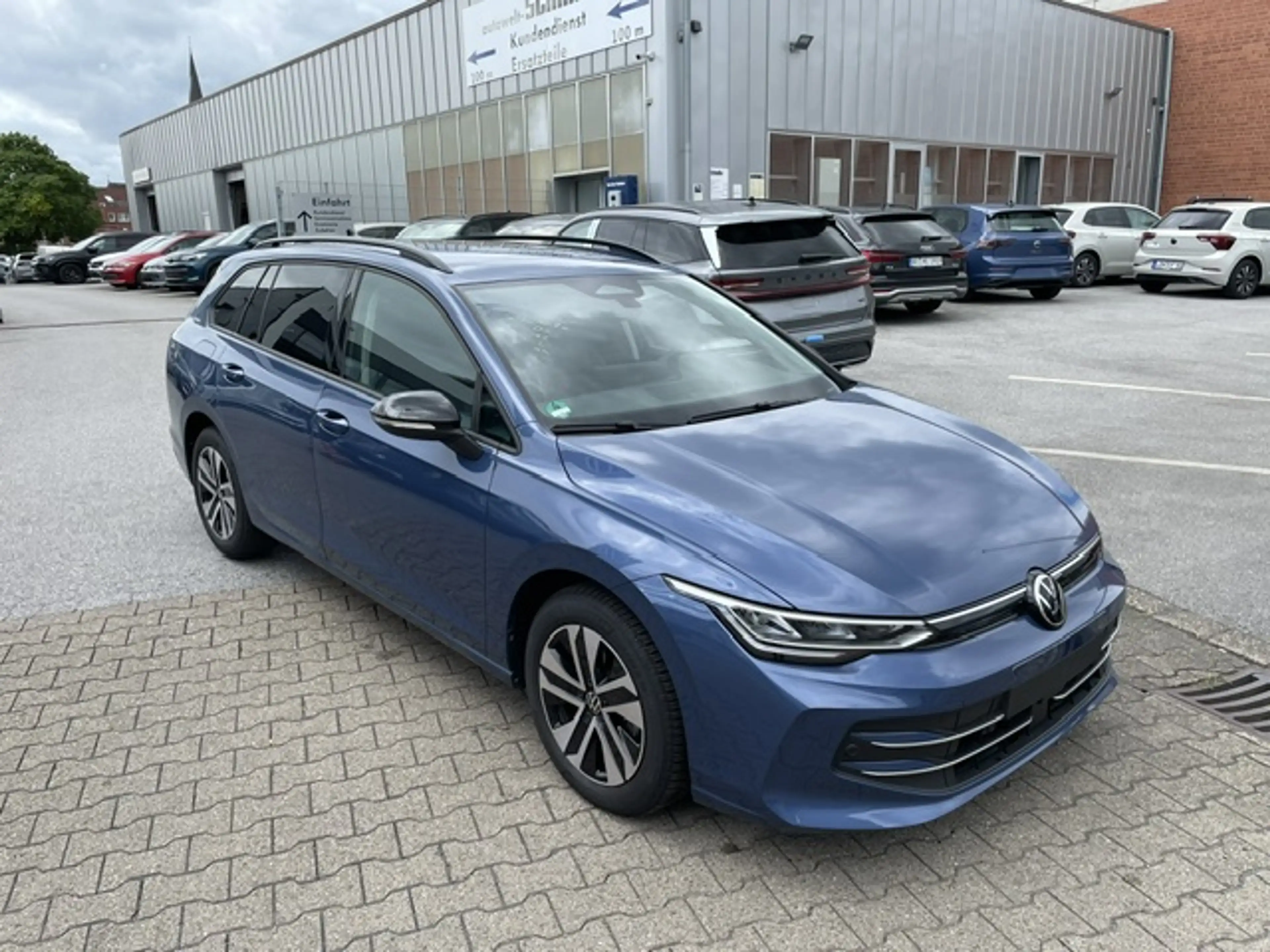 Volkswagen Golf VIII Variant 1.5TSi DSG Energy R-Kamera Navi Si... — photo 4