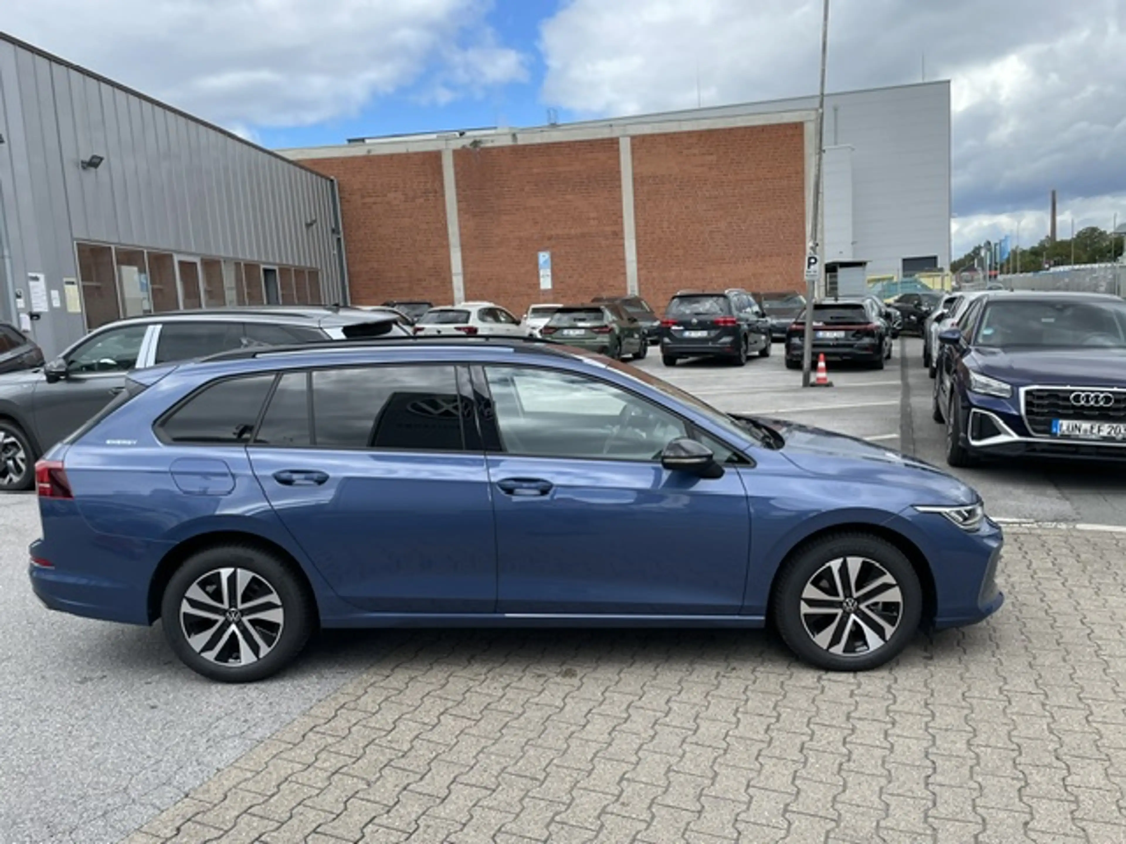 Volkswagen Golf VIII Variant 1.5TSi DSG Energy R-Kamera Navi Si... — photo 3