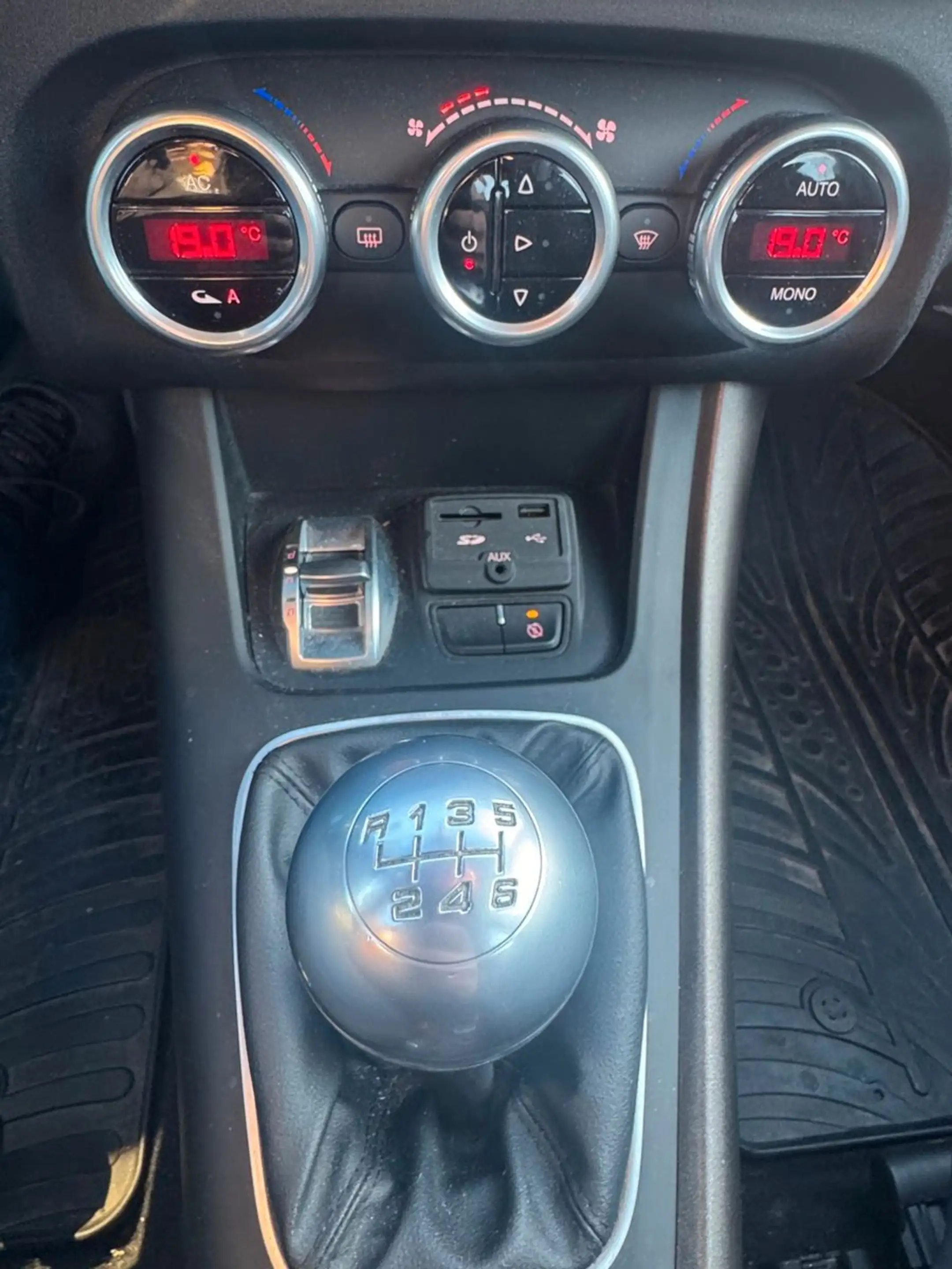 Alfa Romeo Giulietta Turismo — photo 17