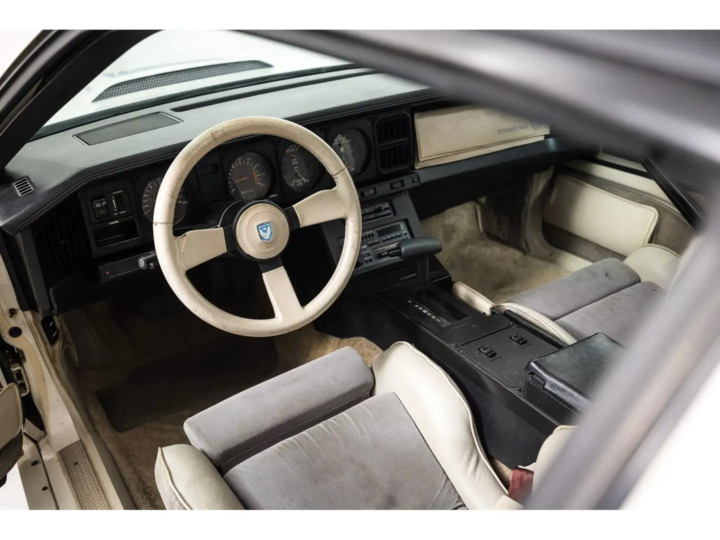 Pontiac Firebird Firebird 5.0 FV 87 Form Hardt Wit - 2