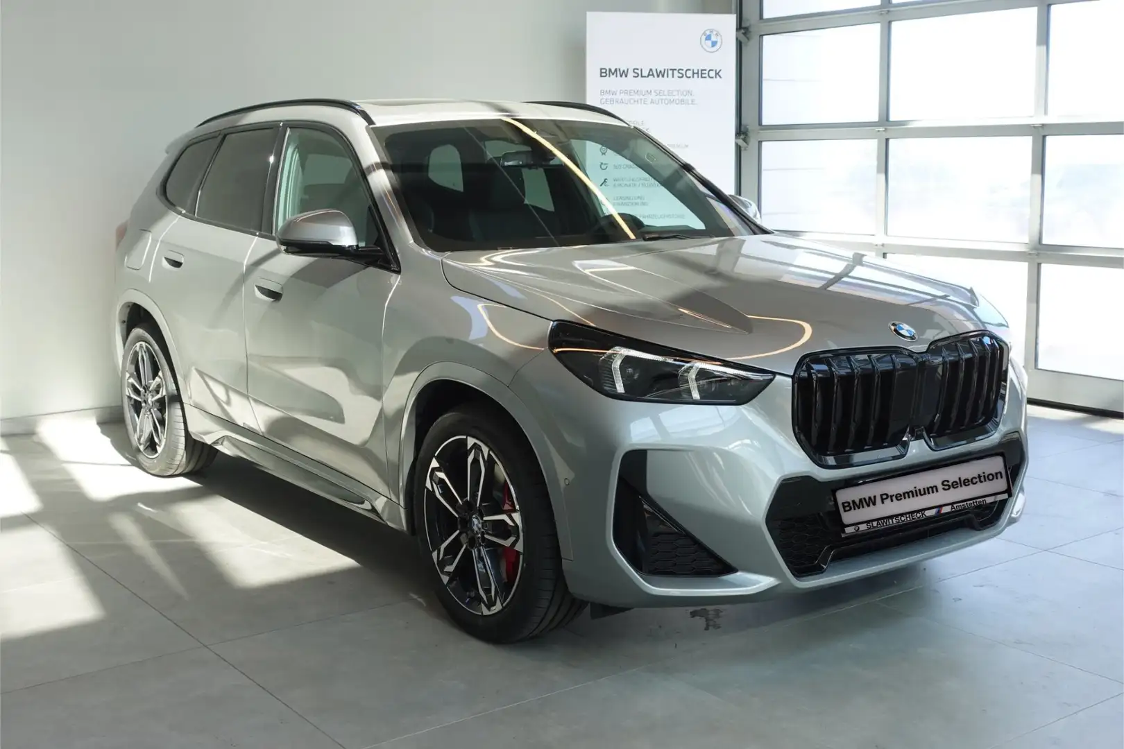 BMW X1 xDrive20d U11 Silber - 1