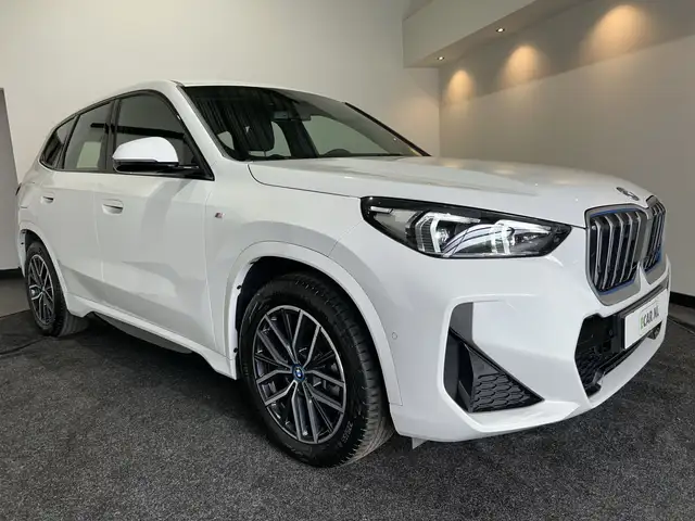 BMW iX1 xDrive30 67 kWh M-Sport SOH 98,3% | Sportstoelen |