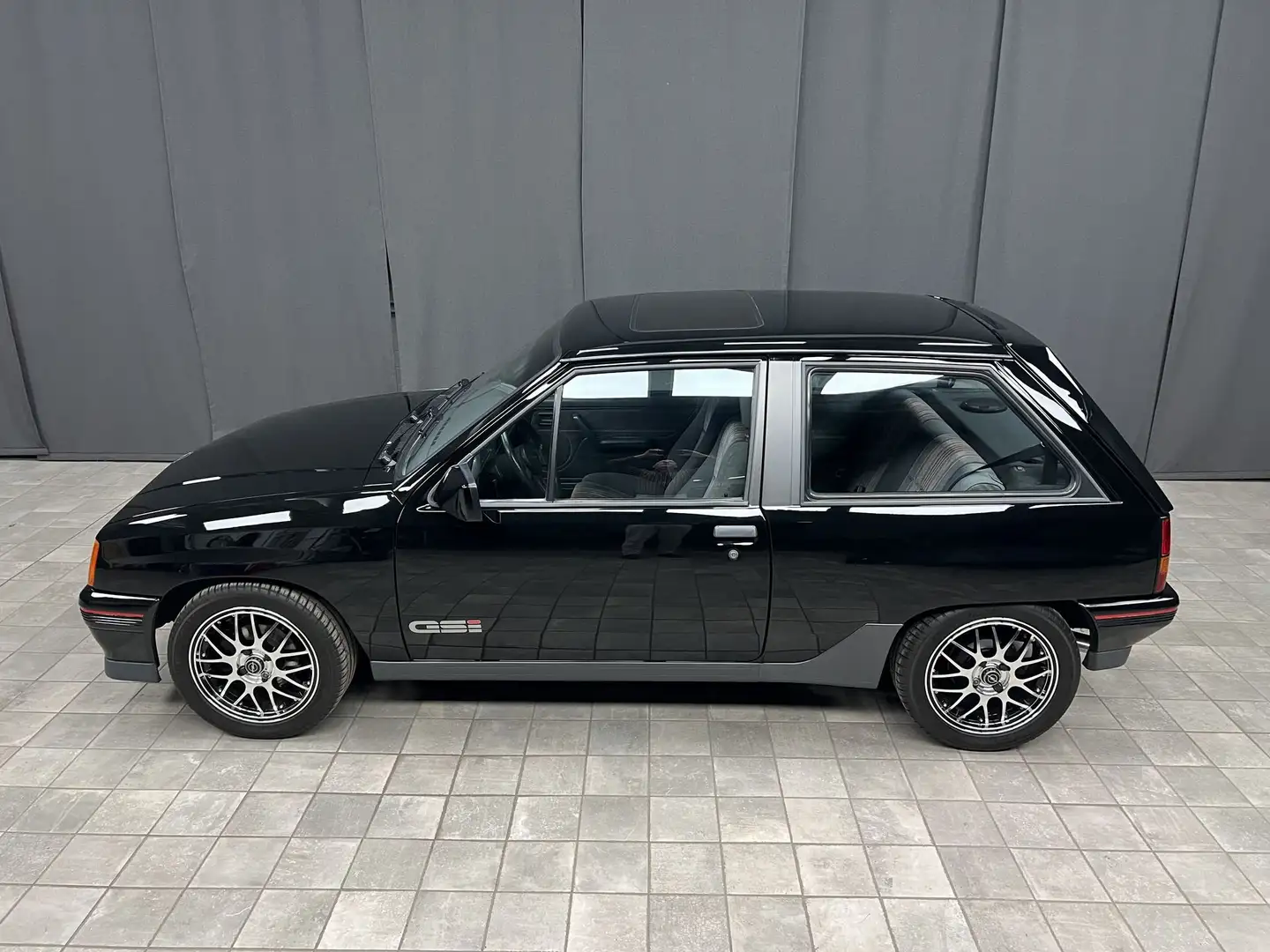 Opel Corsa GSi Schwarz - 2