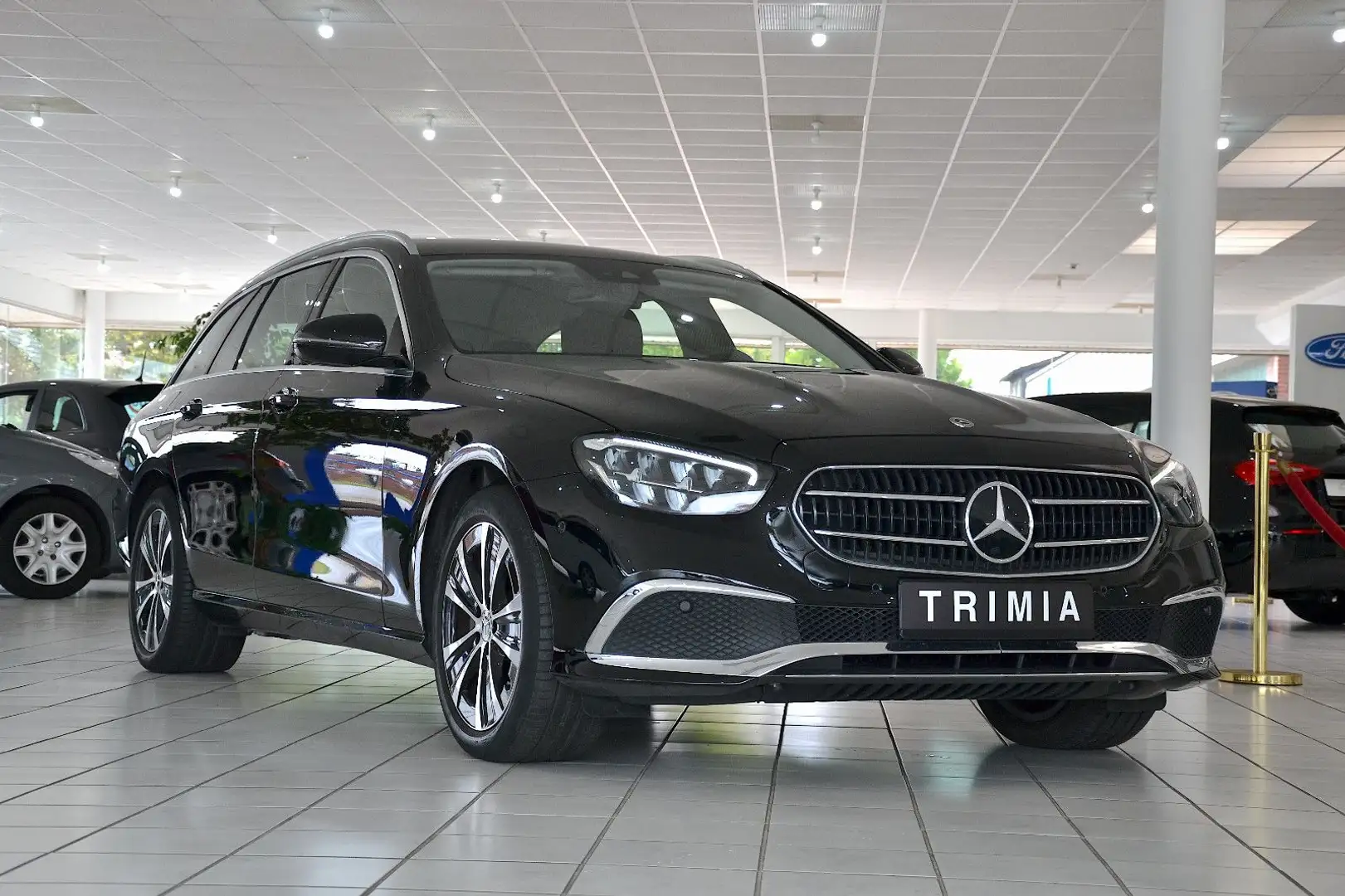 Mercedes-Benz E 300 T-Modell | Avantgarde | LED | Kamera | PDC Schwarz - 1