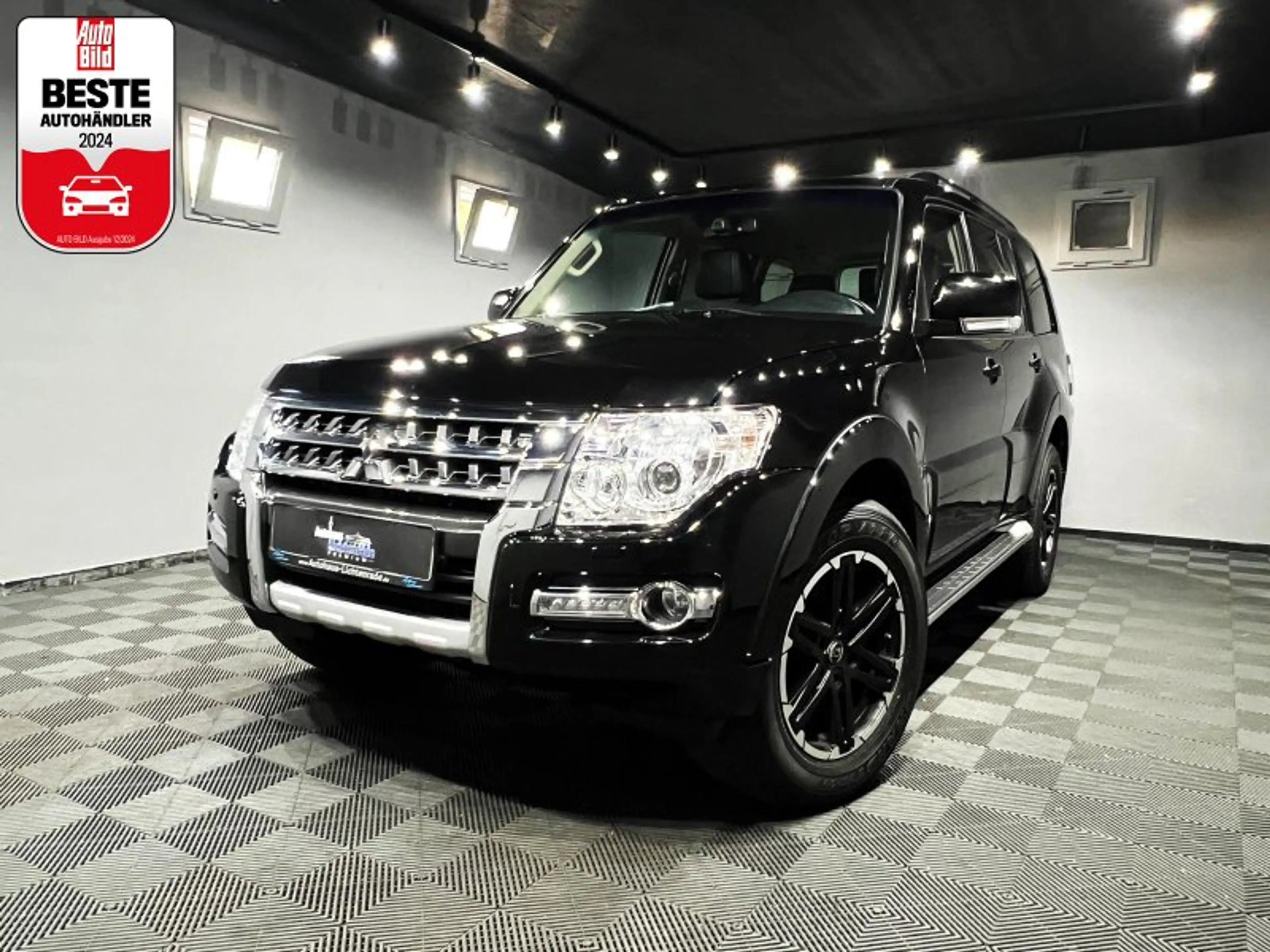 Mitsubishi Pajero 3.2 DI-D 4WD Edition 100|7 SITZER|LEDER|AHK|LED