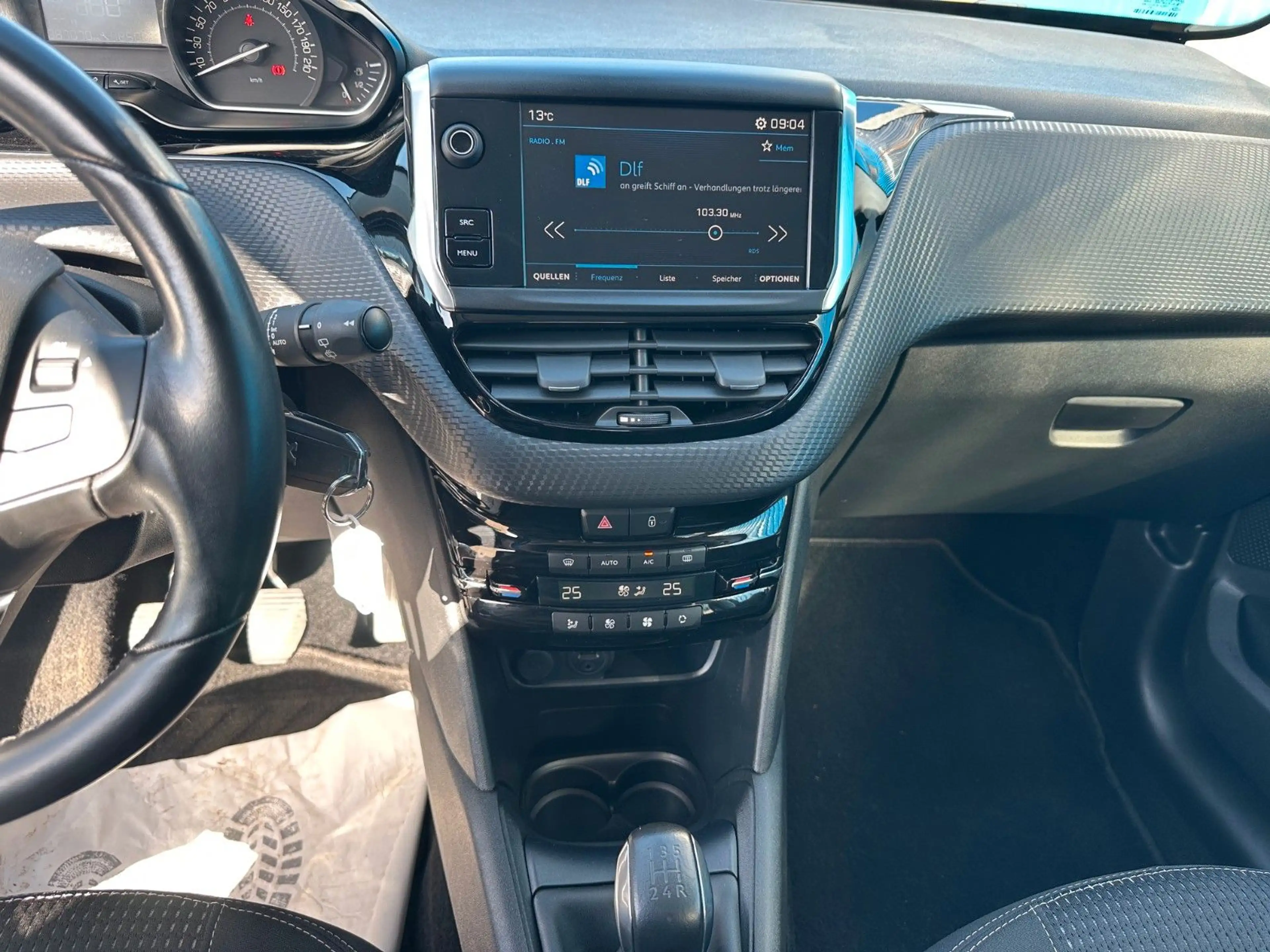 Peugeot 208 BlueHDi 100 Allure**1.Hand*Panorama*Kamera** — photo 13