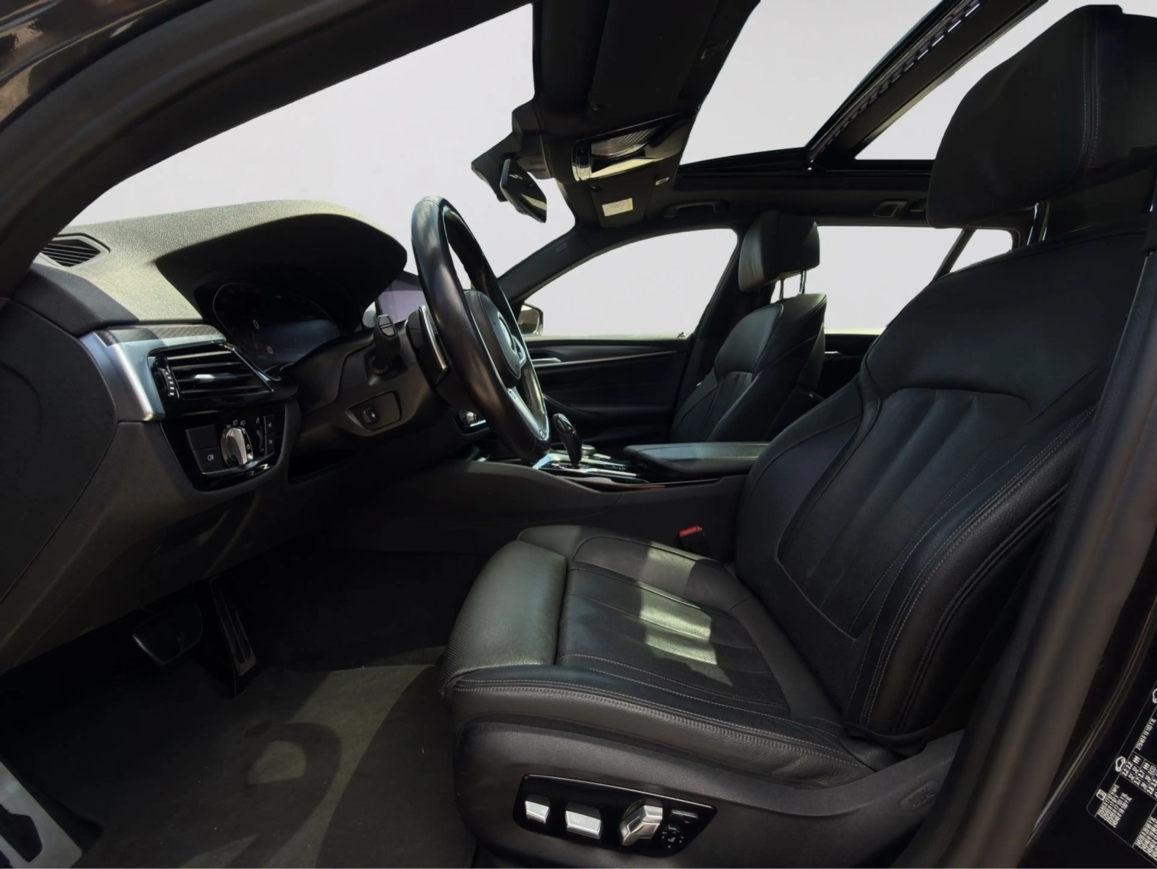 BMW 520 d M Sport NAVI|VIRTUAL|PANO|SITZKÜHLUNG|AHK — photo 6