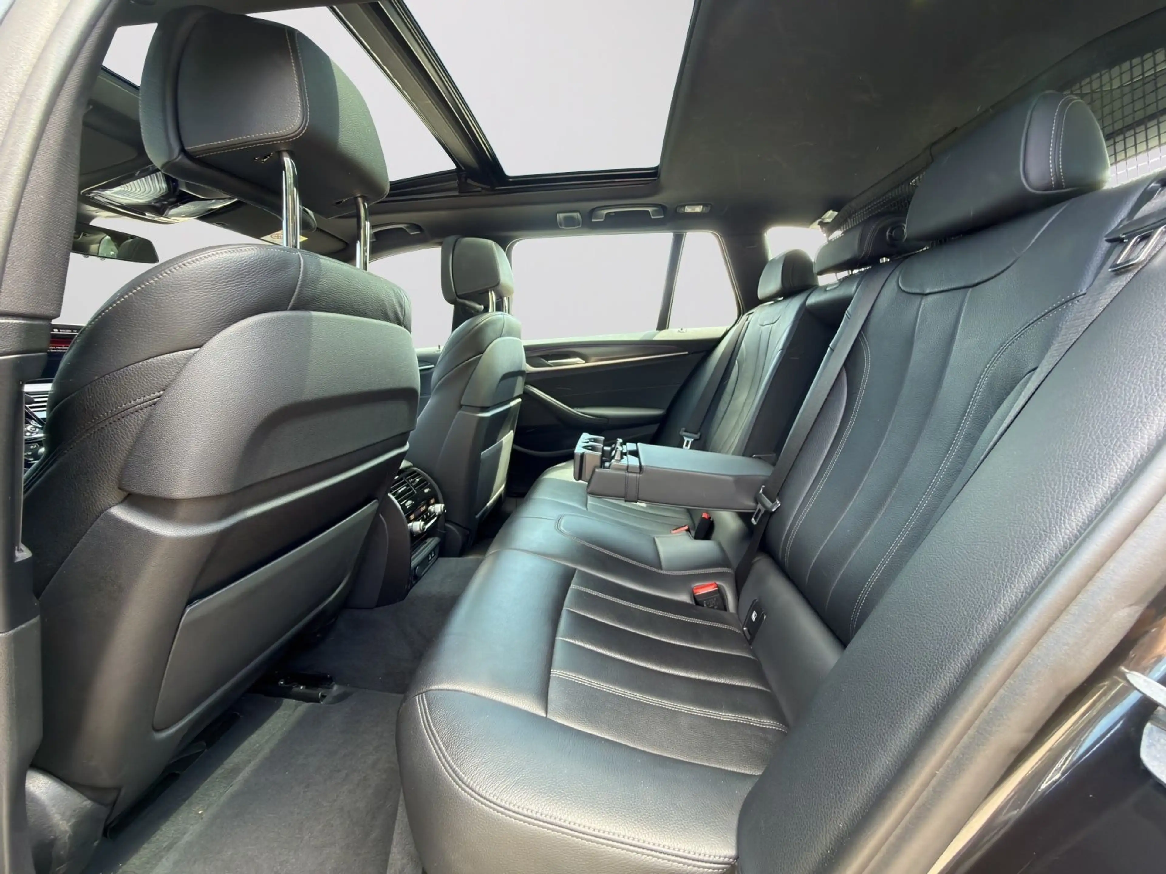 BMW 520 d M Sport NAVI|VIRTUAL|PANO|SITZKÜHLUNG|AHK — photo 9
