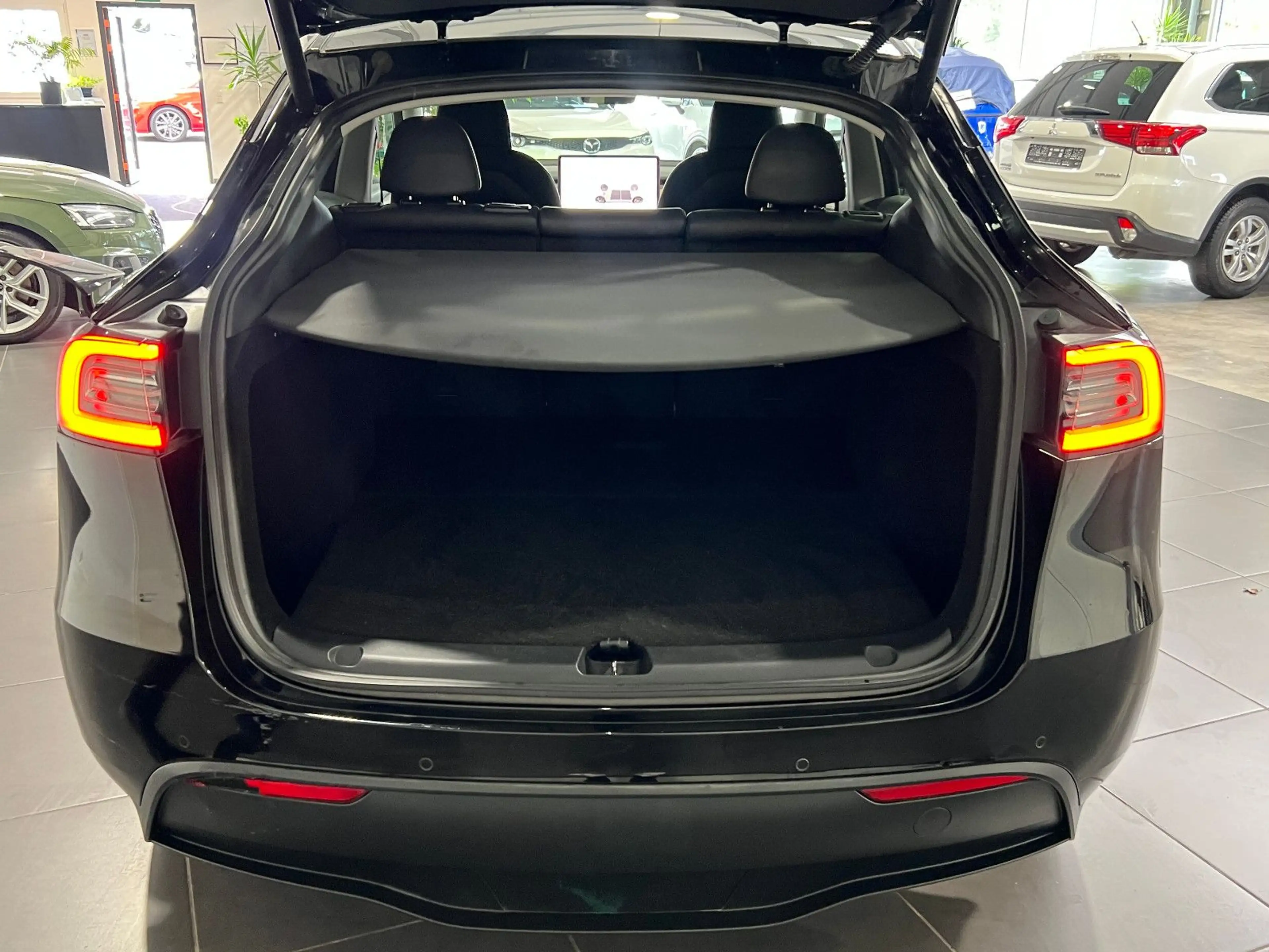 Tesla Model Y Long Range Dual AWD **Leder*Navi*LED** — photo 9