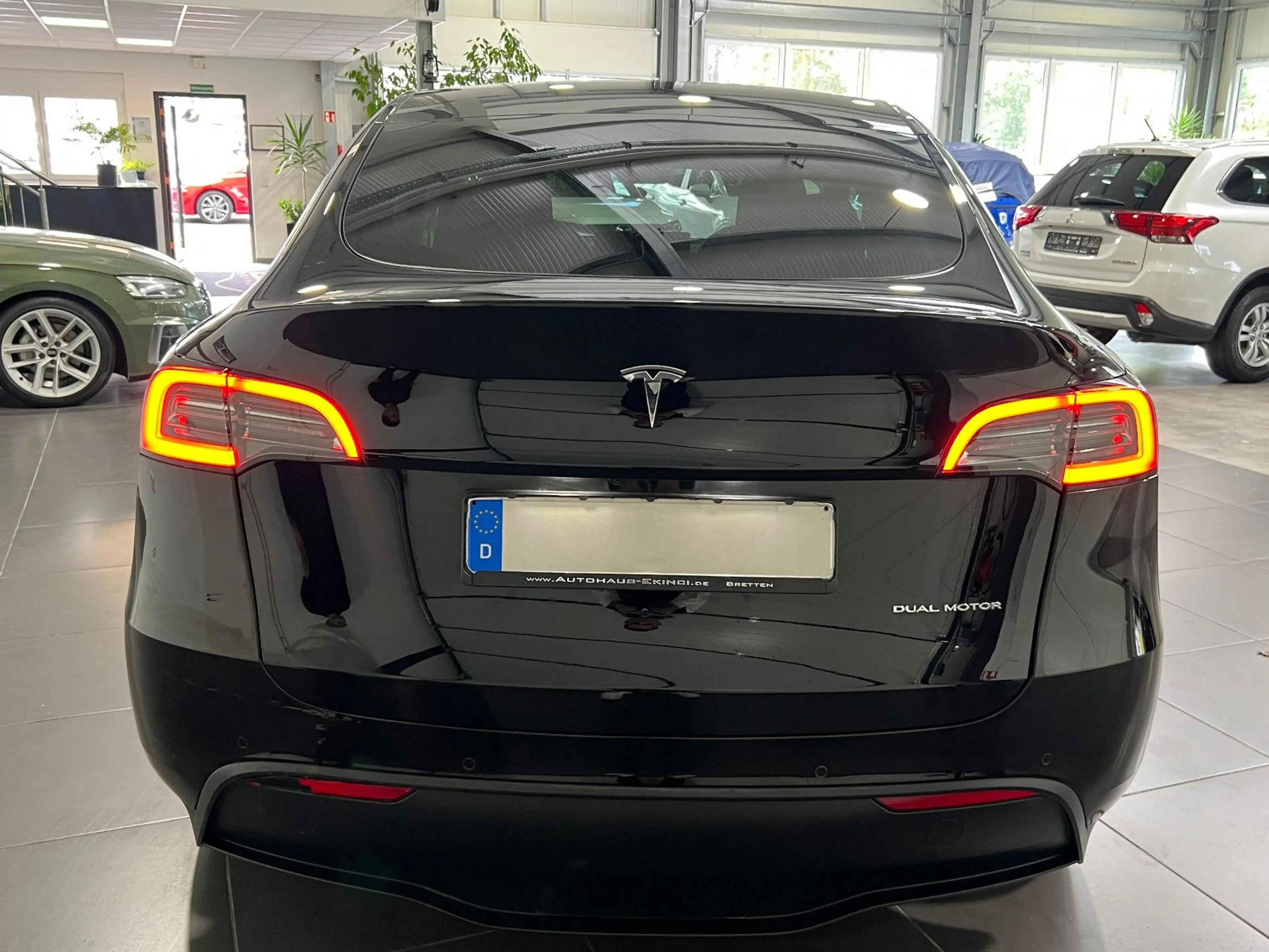 Tesla Model Y Long Range Dual AWD **Leder*Navi*LED** — photo 8