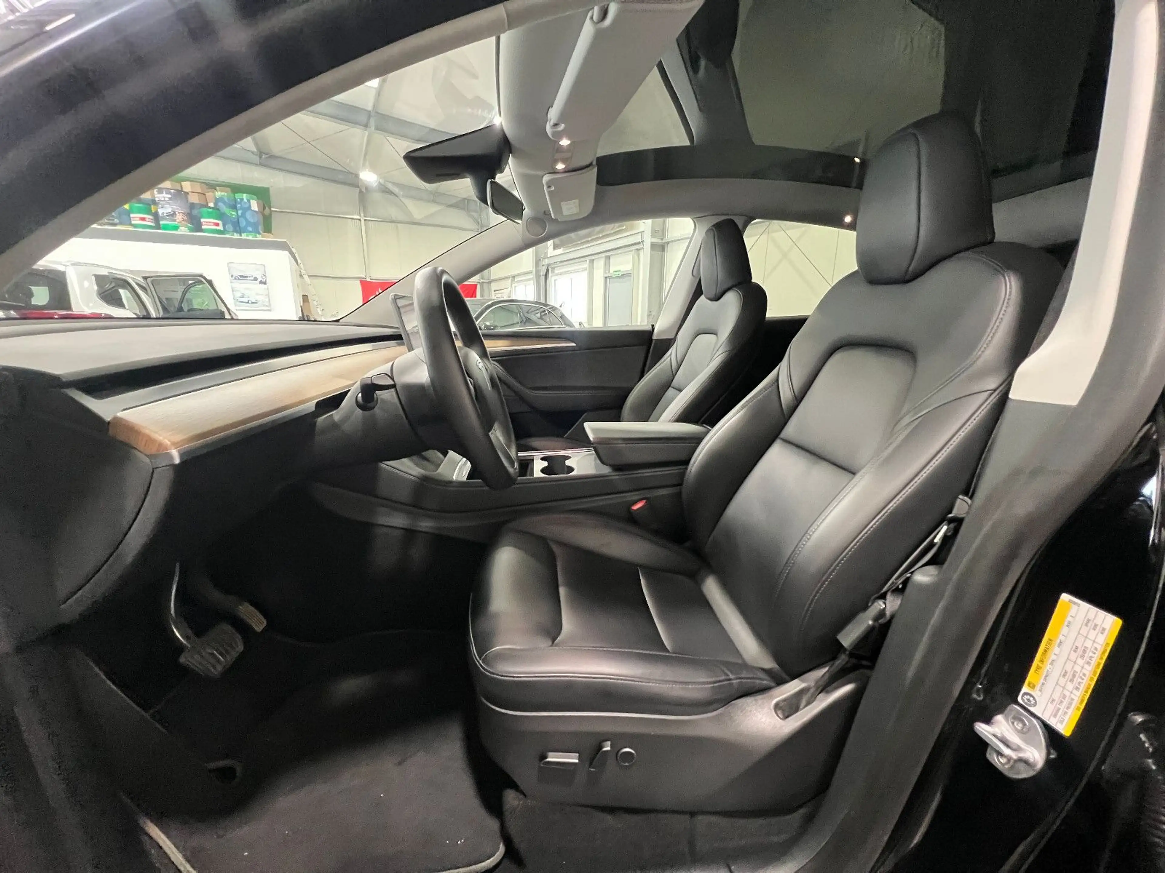 Tesla Model Y Long Range Dual AWD **Leder*Navi*LED** — photo 12