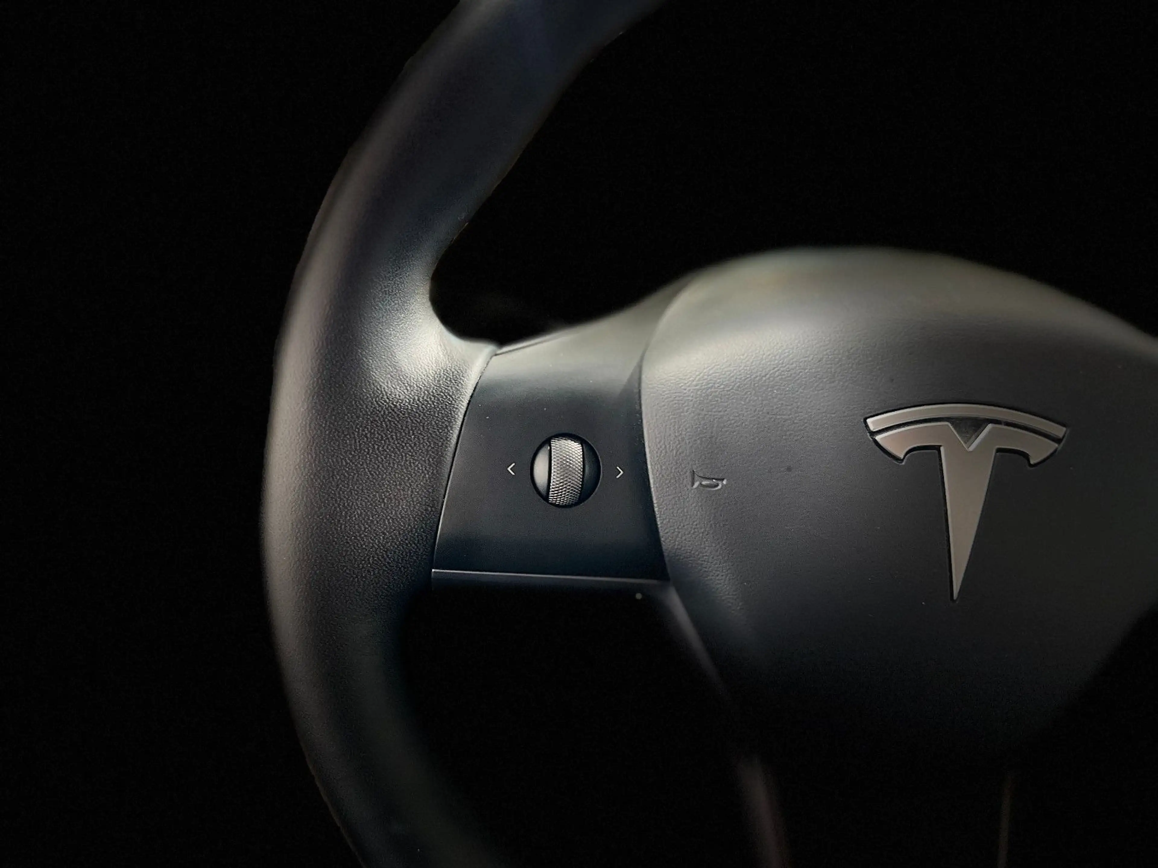 Tesla Model Y Long Range Dual AWD **Leder*Navi*LED** — photo 14