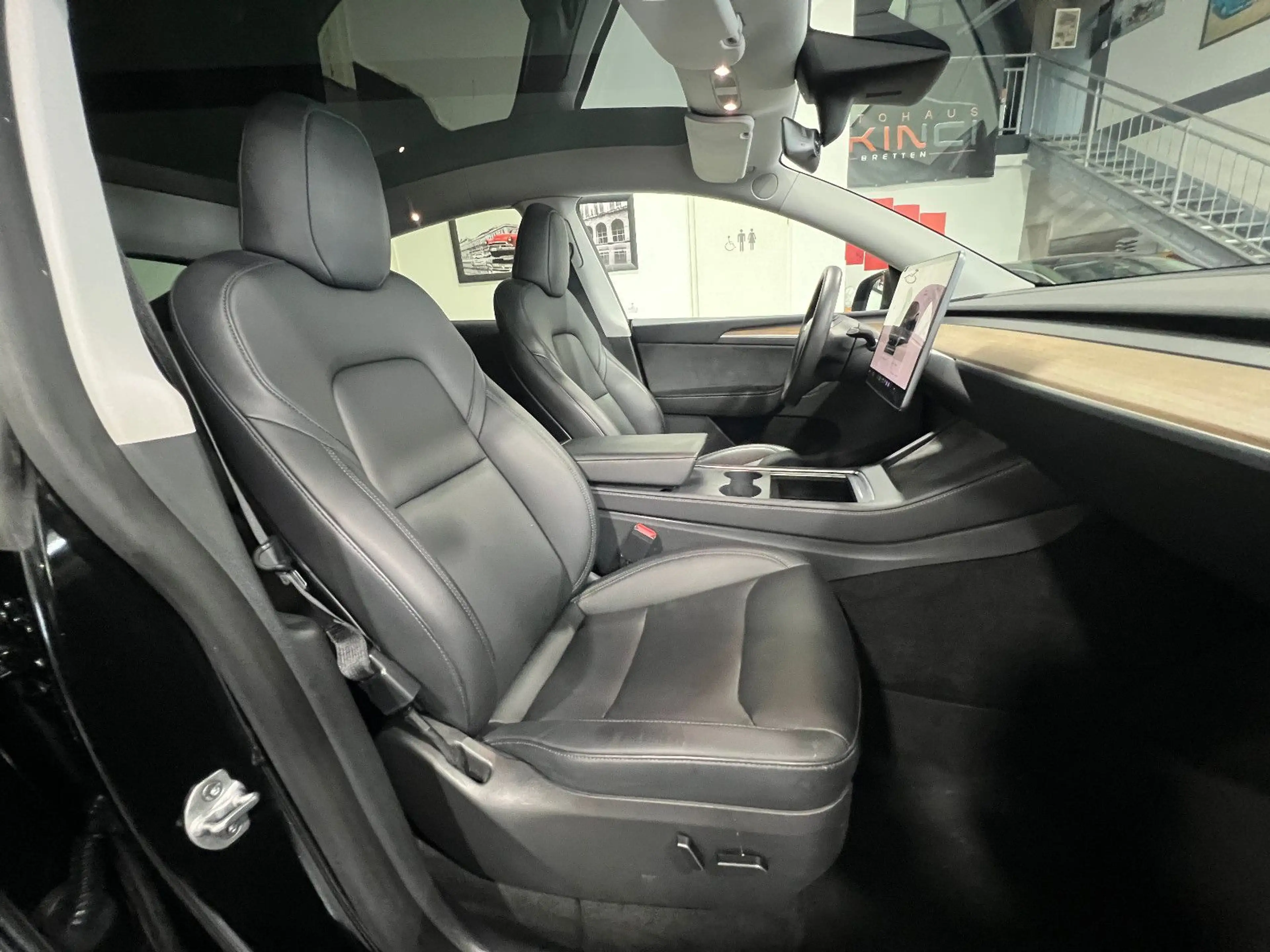 Tesla Model Y Long Range Dual AWD **Leder*Navi*LED** — photo 13