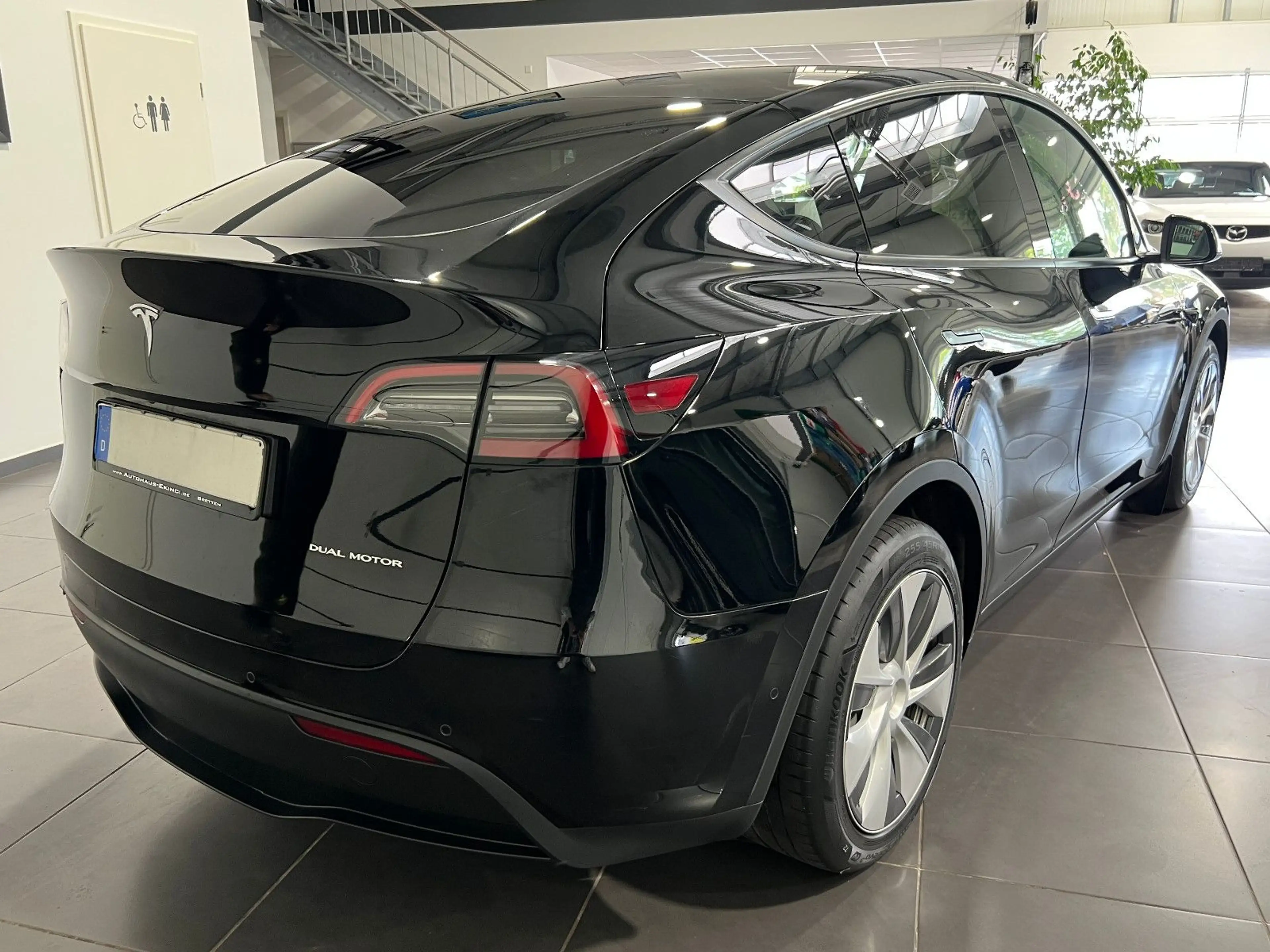 Tesla Model Y Long Range Dual AWD **Leder*Navi*LED** — photo 7