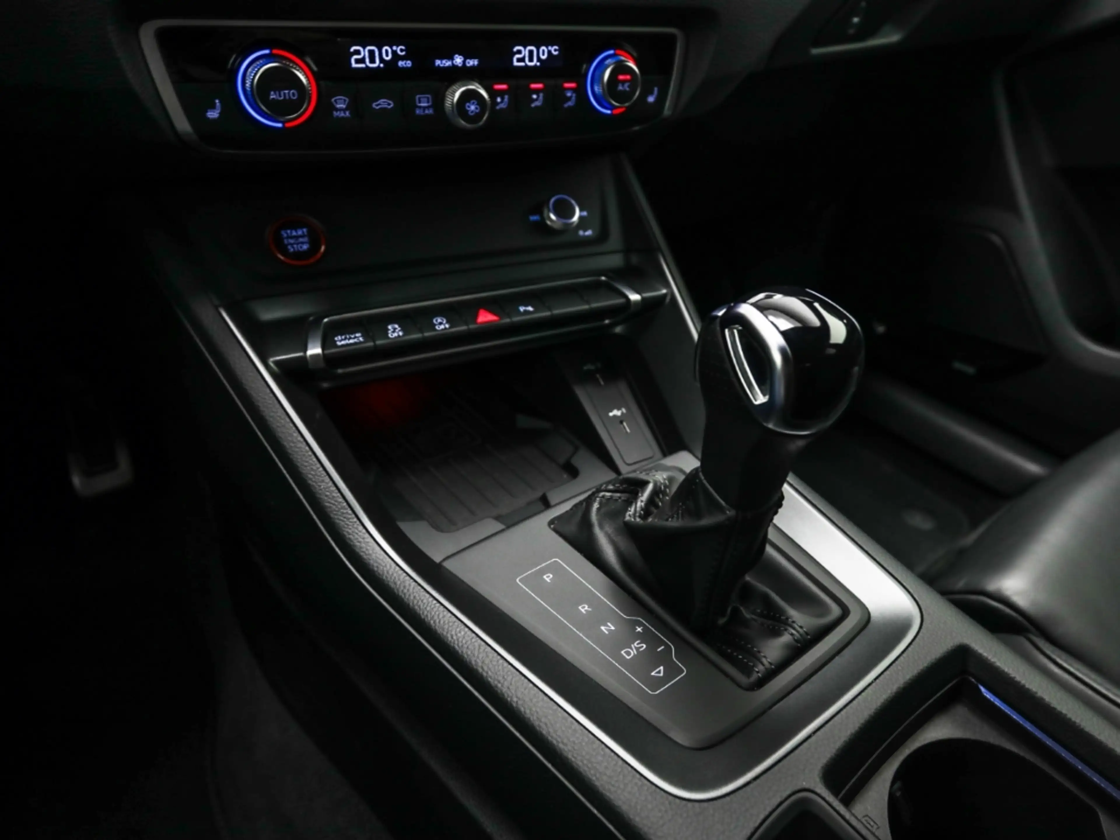 Audi RS Q3 Sportback AHK Navi RS-Sportsitze Leder Wabe — photo 15