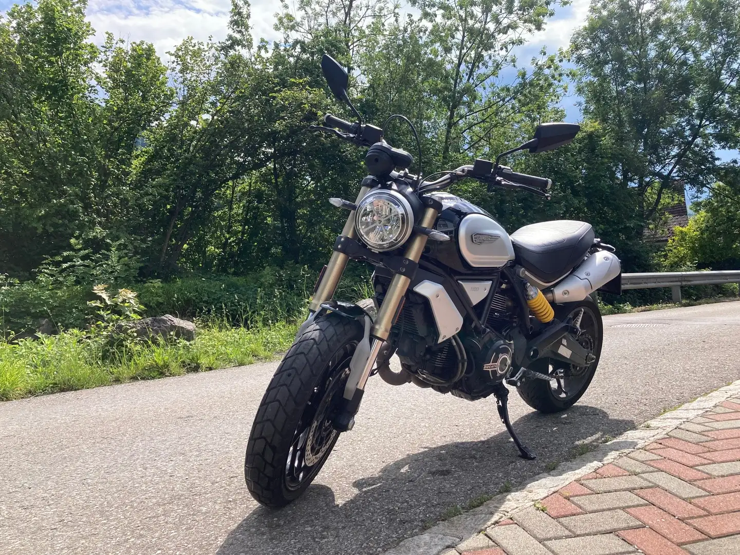 Ducati Scrambler 1100 Schwarz - 2