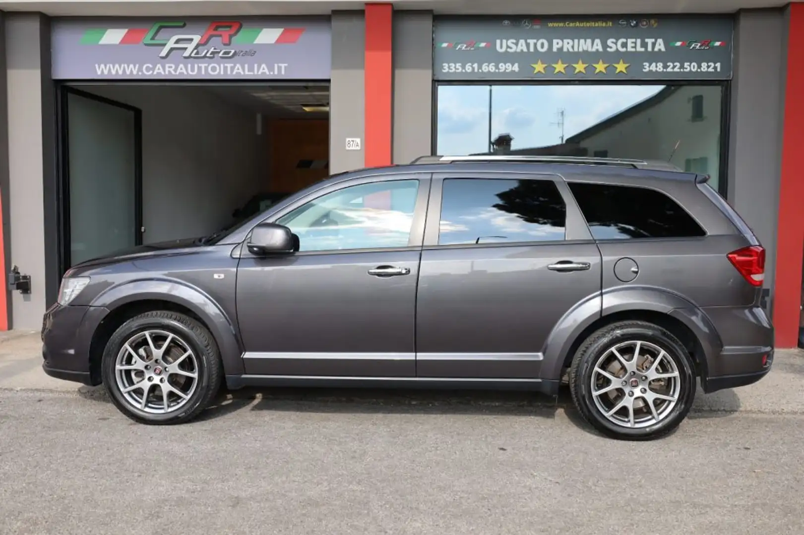 Fiat Freemont 2.0 Mjt 170CV 4x4 Automatica 7POSTI 19" Pelle Navi Grijs - 2