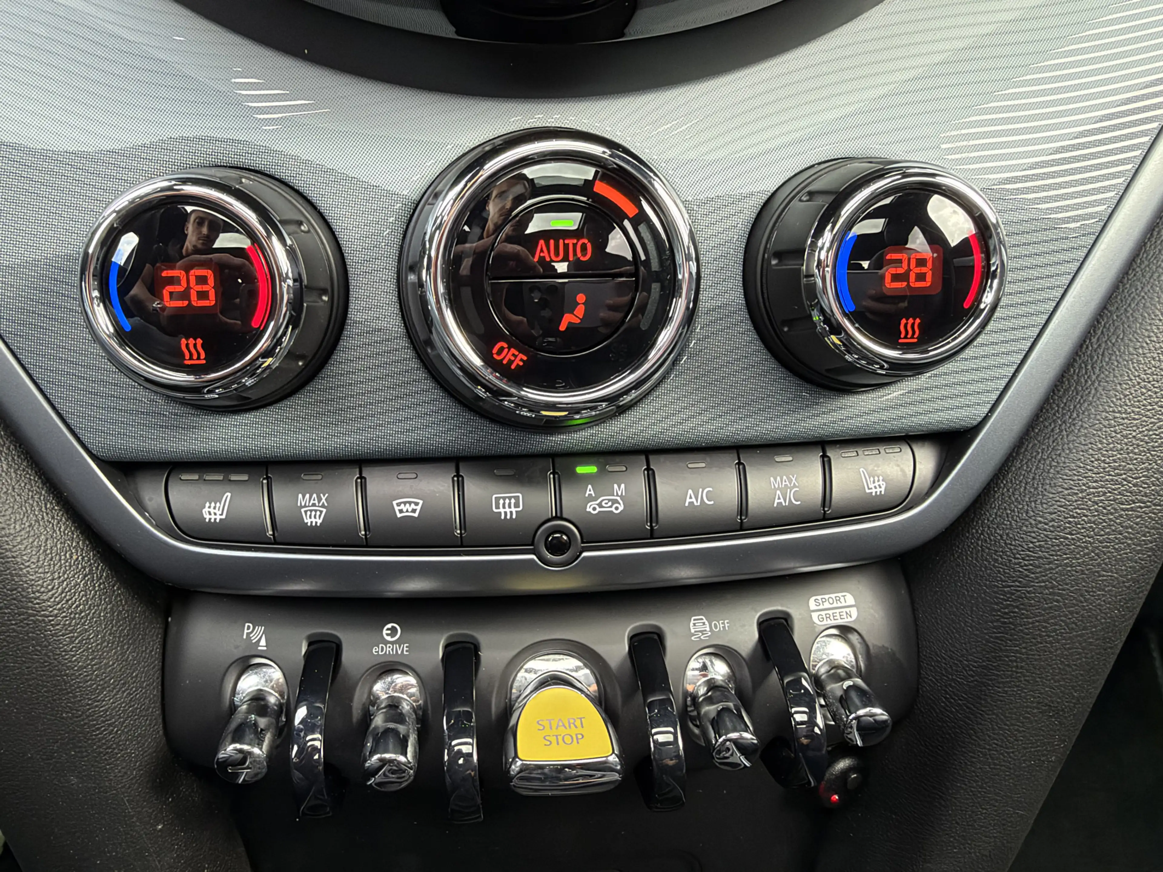 MINI Cooper SE Countryman 1.5 ALL4 Untamed Edition | Head-Up | Leder | Panor — photo 15